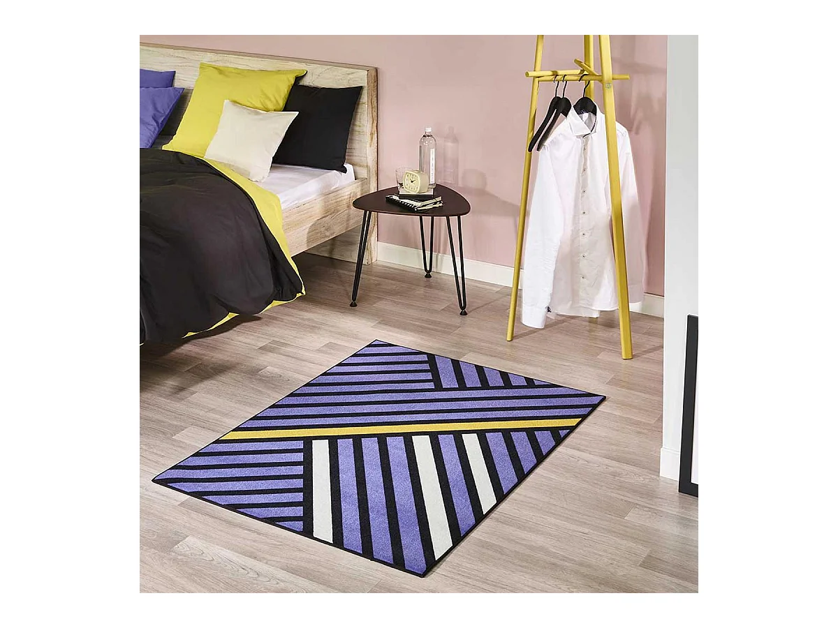 tapis chambre 95x125 tissé en nylon violet rectangle motif géométrique TRIANGLO