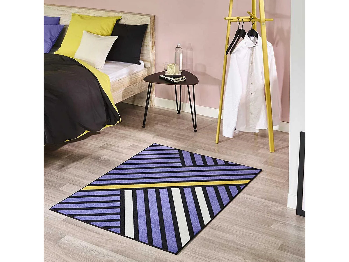 tapis chambre 95x125 tissé en nylon violet rectangle motif géométrique TRIANGLO