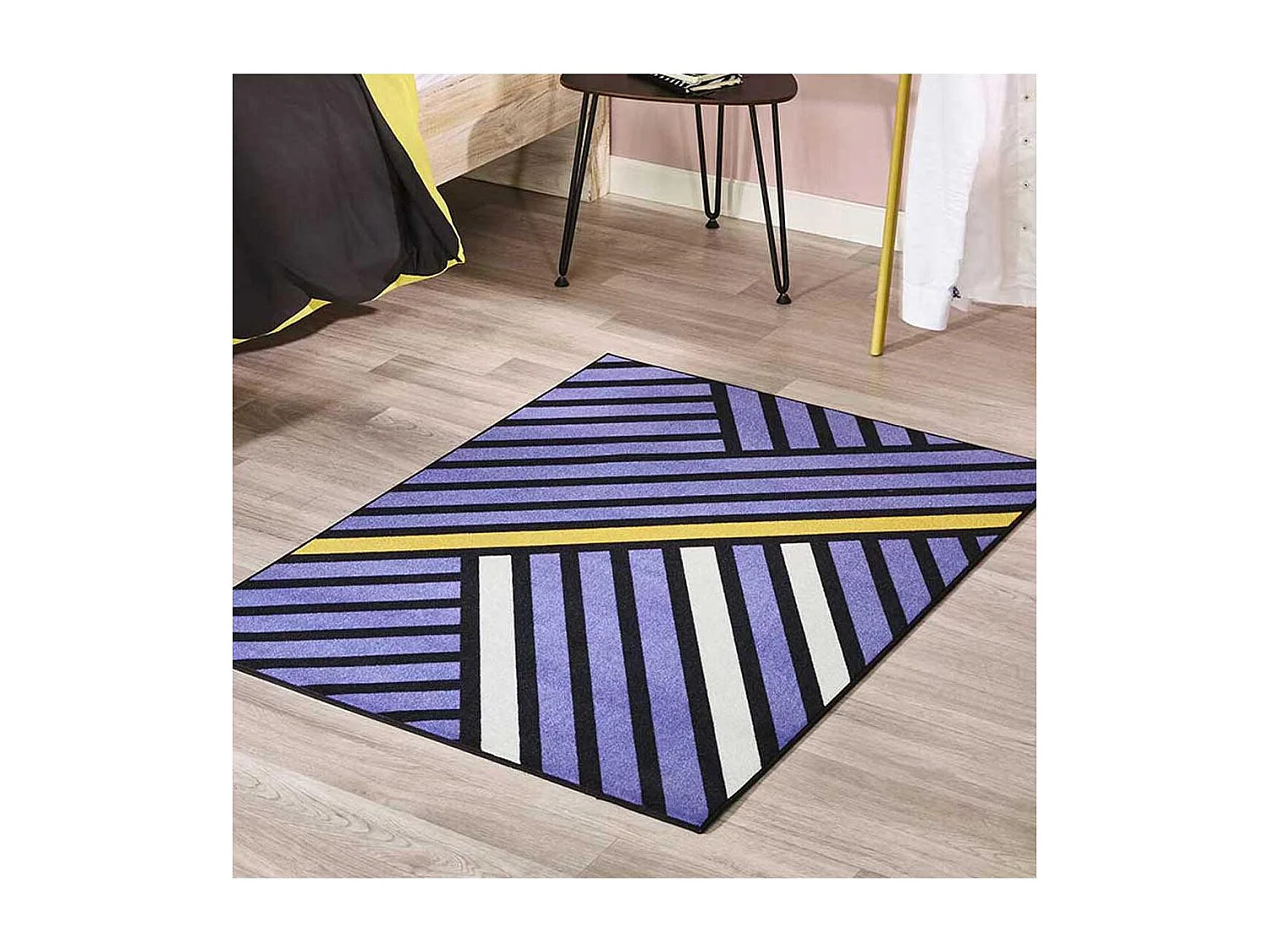 tappeto per camera da letto 95x125 tessuto in nylon viola con motivo geometrico rettangolare TRIANGLO