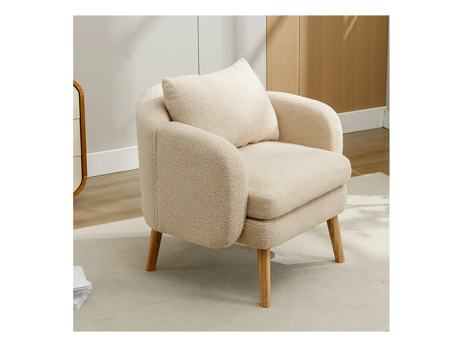 Enkele beige fauteuil met kussens, teddy fluweel, houten poten 71x72x71cm