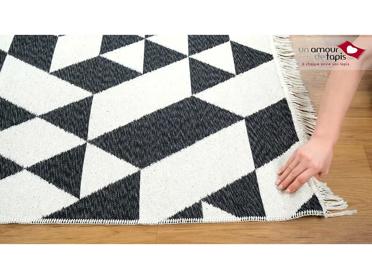 Tapis kilim reversible 200x280 en coton motif géométrique BI crème et noir
