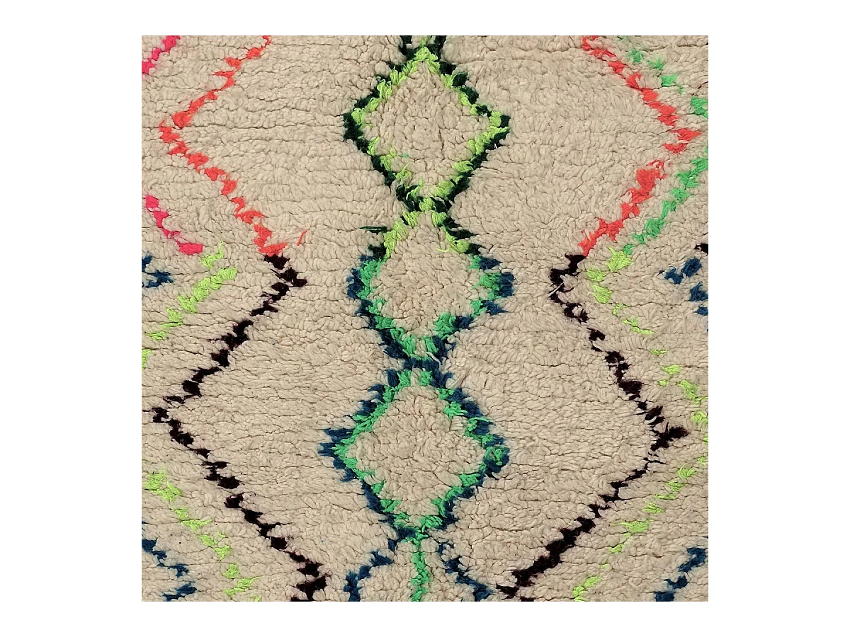 Authentique tapis berbère 120x260 fait à la main en laine blanc cassé et rose AZILAL 2 motif ethnic