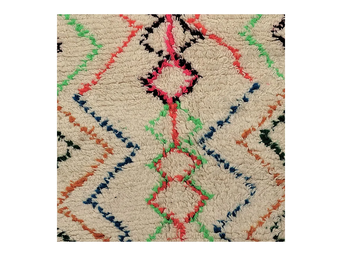 Authentique tapis berbère 120x260 fait à la main en laine blanc cassé et rose AZILAL 2 motif ethnic