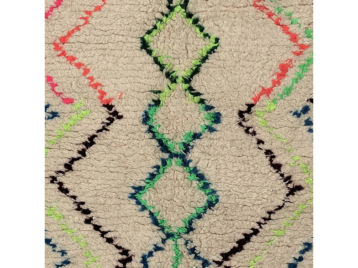 Authentique tapis berbère 120x260 fait à la main en laine blanc cassé et rose AZILAL 2 motif ethnic