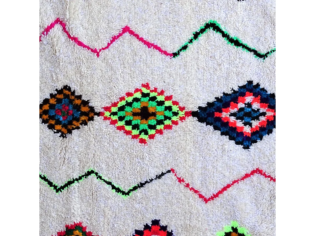 Authentique tapis berbère 160x255 fait à la main en laine blanc cassé et rose AZILAL 6 motif ethnic
