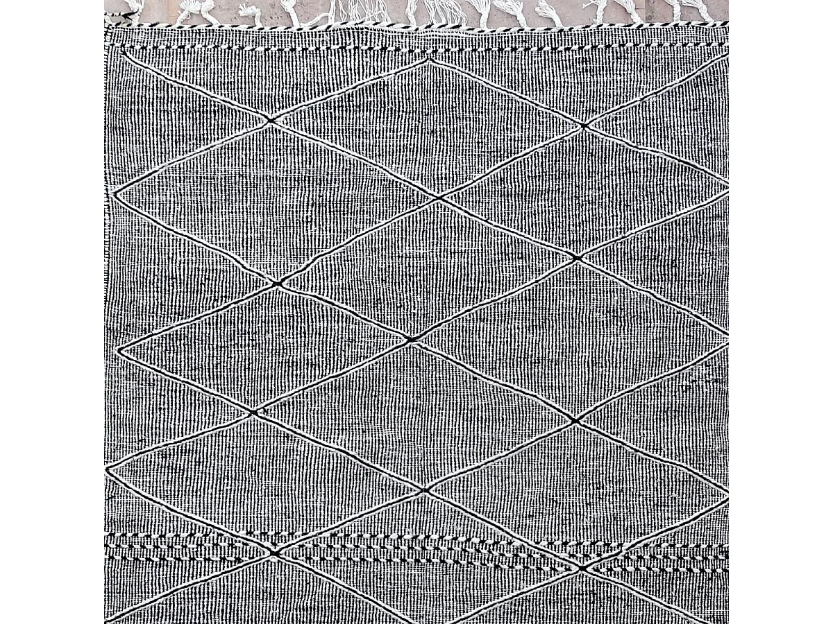 Authentique tapis berbère 165x255 fait à la main en laine gris et blanc ZANAFI
