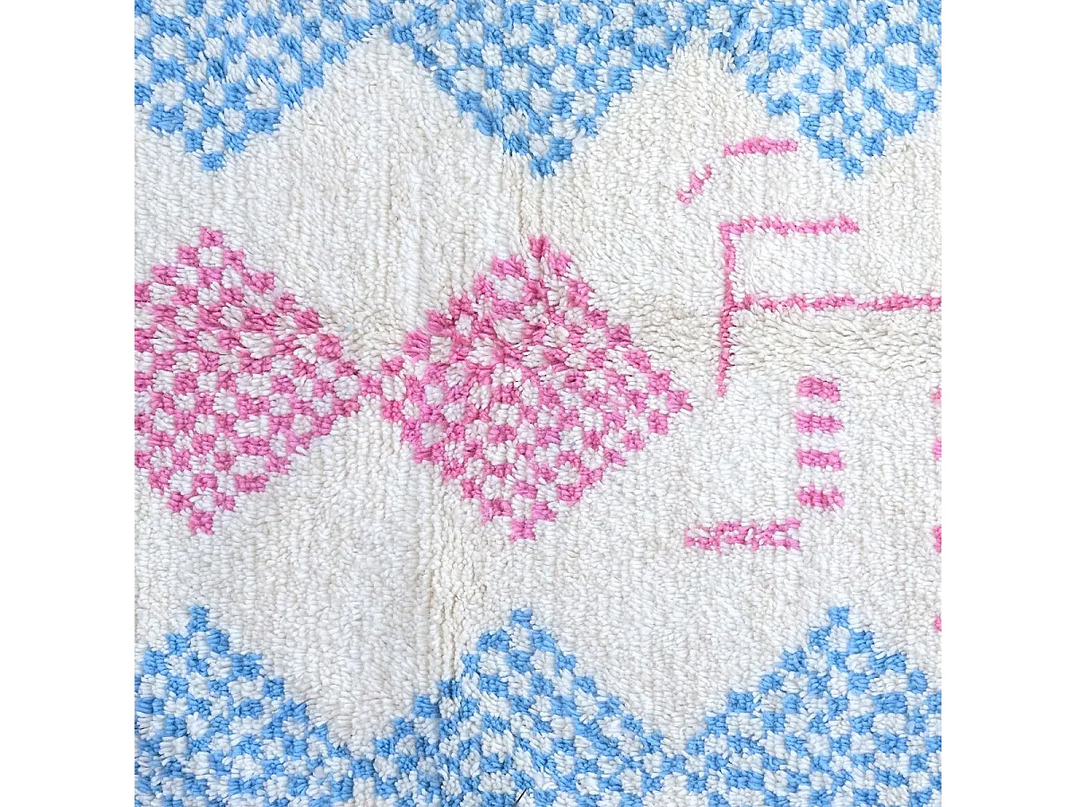Authentique tapis berbère 150x255 fait à la main en laine blanc cassé et rose AZILAL 4 motif ethnic
