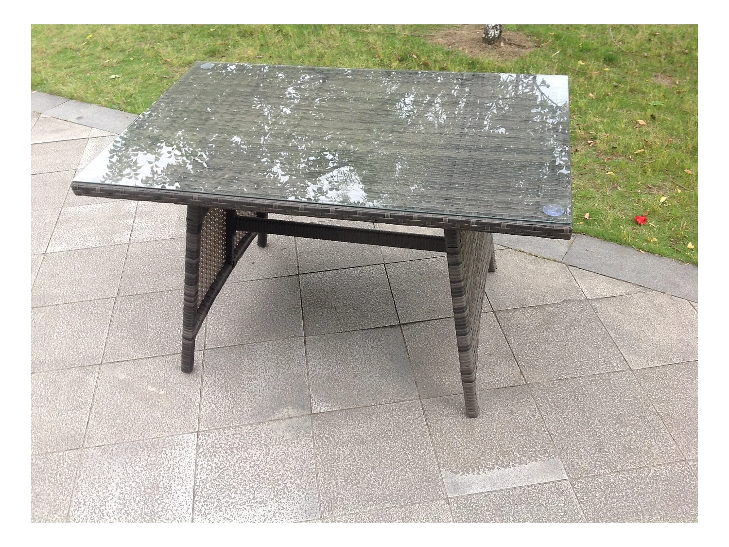 Gris foncé mixte Table à manger Meubles de jardin en rotin avec Verre trempé transparent