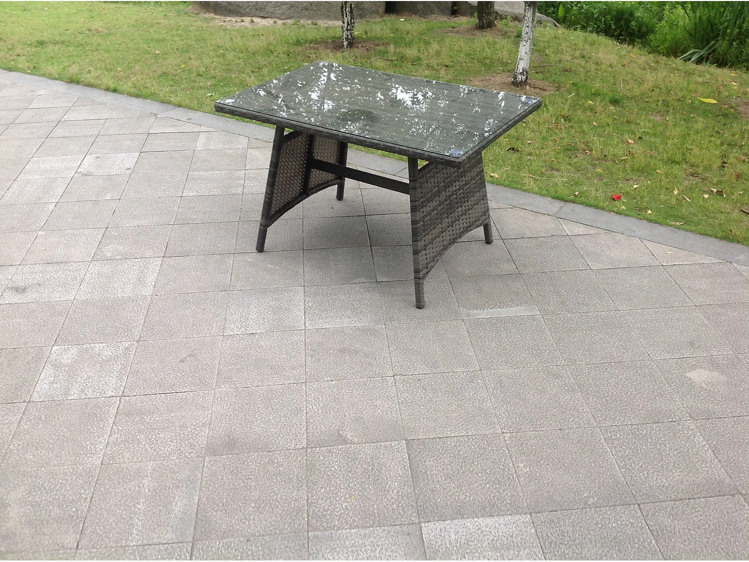 Fimous Dark Grey Mixed Rattan Dining Table Garden Furniture With Clear Tempered Glass
