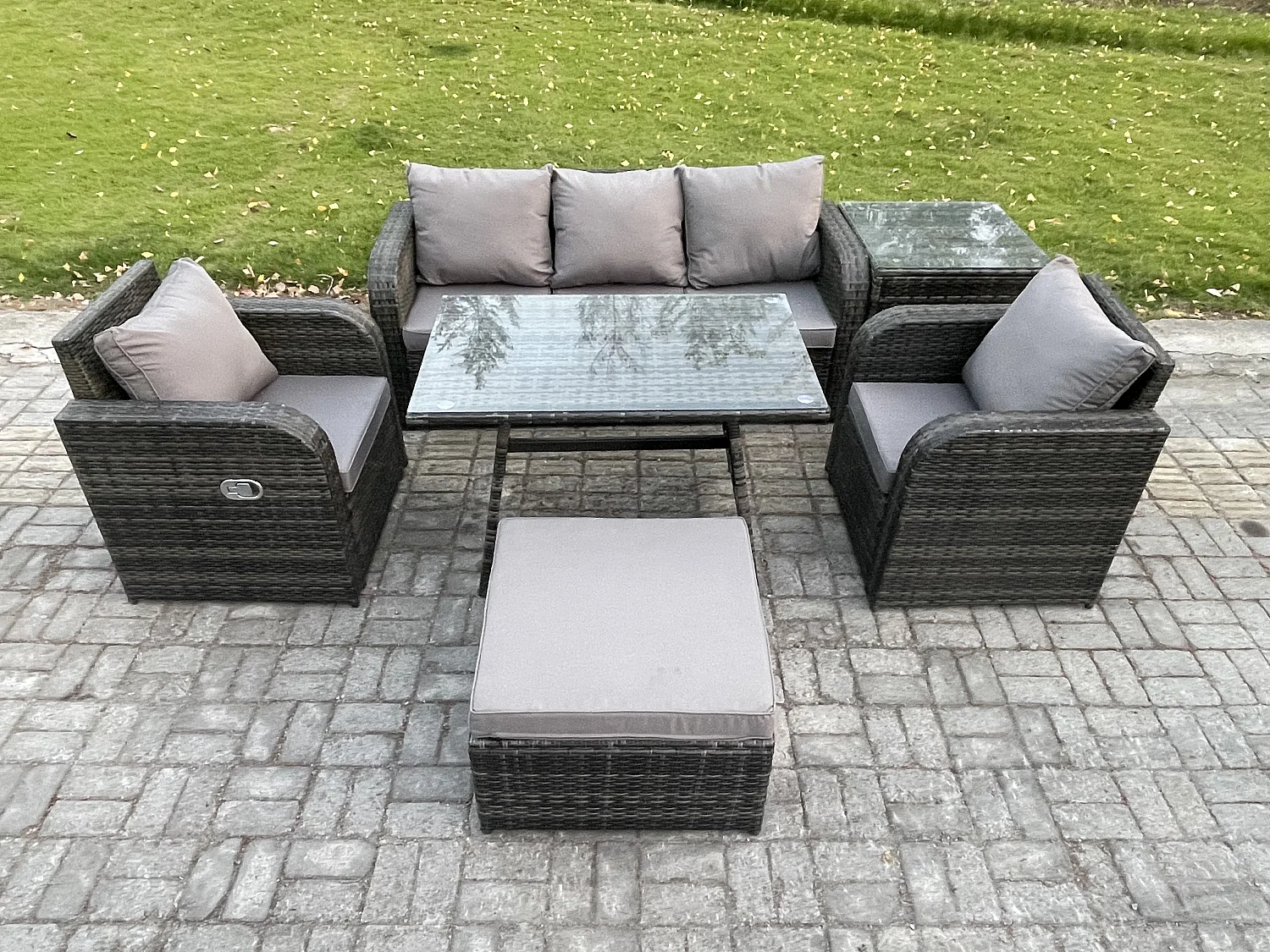 Hoher Rücken Rattan Gartenmöbel Sets mit Rechteckiger Esstisch Liegestühle 3-Sitzer Sofa 2 Großer Hockern Beistelltisch