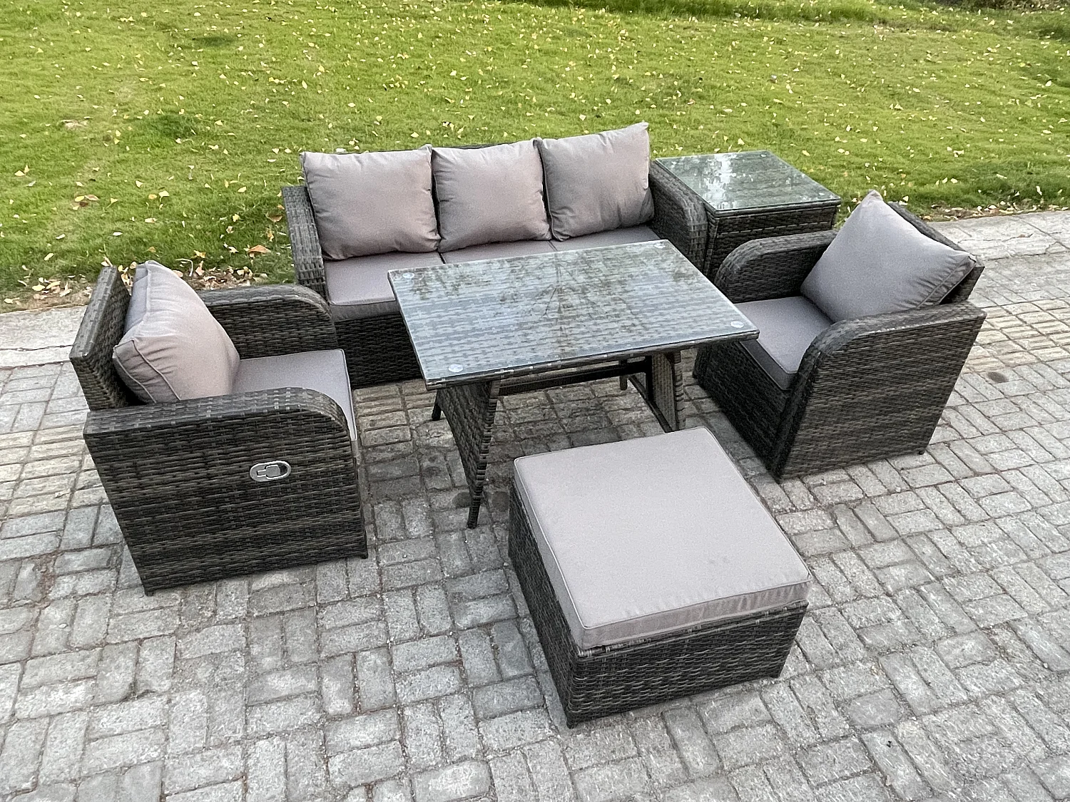 Hoher Rücken Rattan Gartenmöbel Sets mit Rechteckiger Esstisch Liegestühle 3-Sitzer Sofa 2 Großer Hockern Beistelltisch