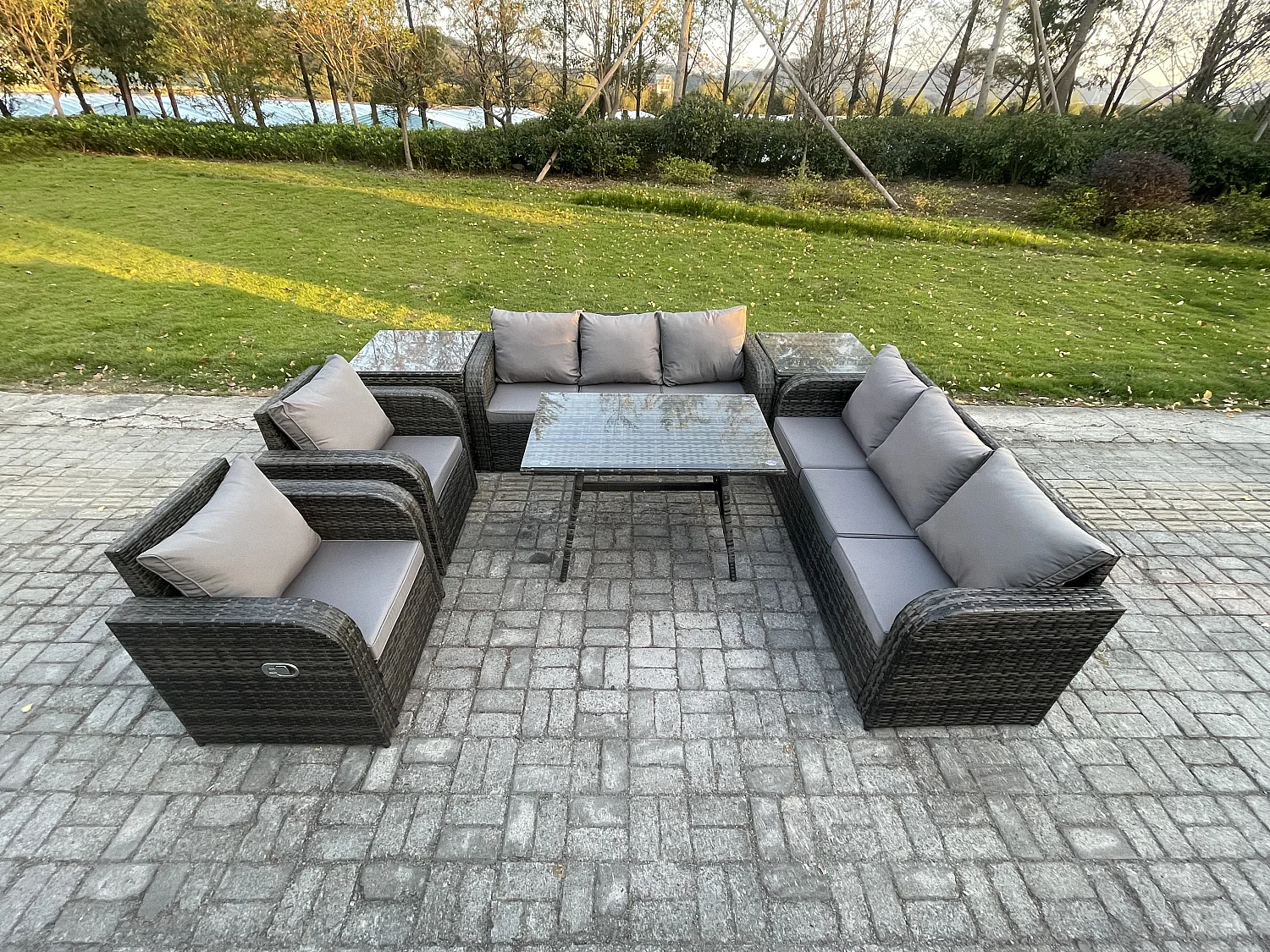 8-Sitzer Rattan Gartenmöbel Sofa Set Tisch & Stühle Set mit 3-Sitzer Sofa Rechteckiger Esstisch 2 Beistelltischen Dunkelgrau Gemischt