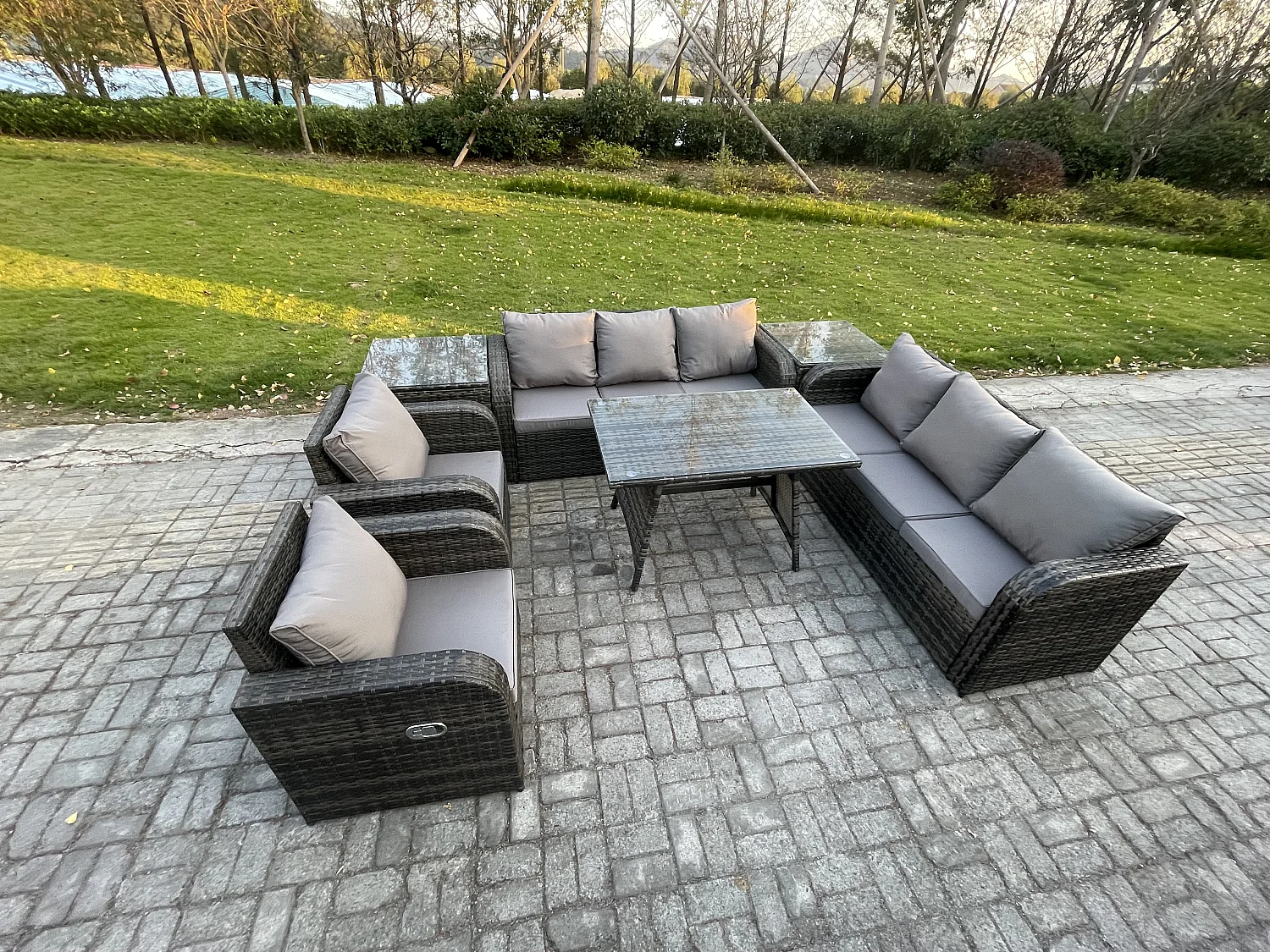 8-Sitzer Rattan Gartenmöbel Sofa Set Tisch & Stühle Set mit 3-Sitzer Sofa Rechteckiger Esstisch 2 Beistelltischen Dunkelgrau Gemischt