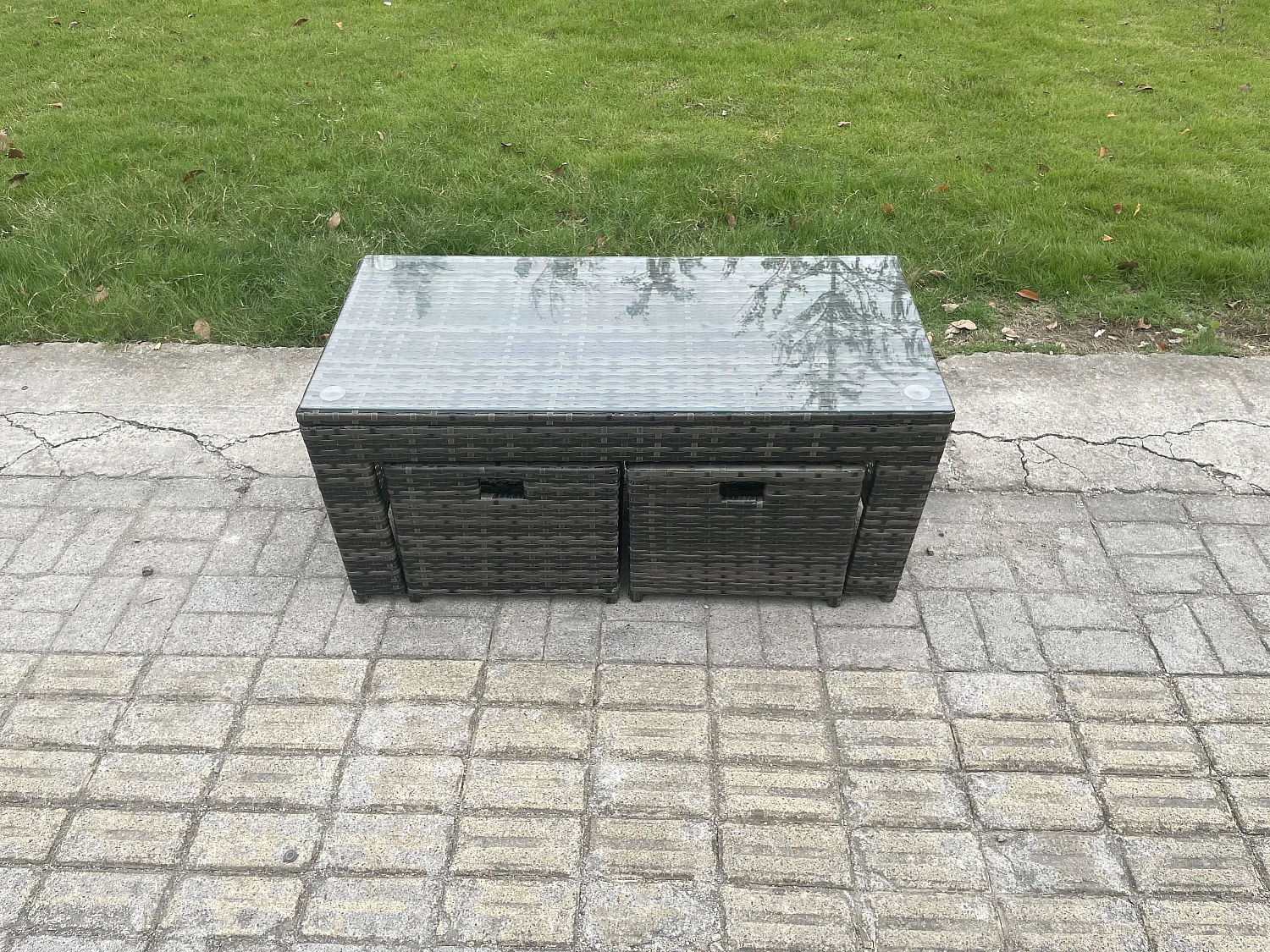 Hoher Rücken Polyrattan Gartenmöbel Set mit Loveseat Sofa Rechteckiger Couchtisch 2 Beistelltischen 2 kleine Fußhockern Garten Lounge Set Dunkelgrau Gemischt