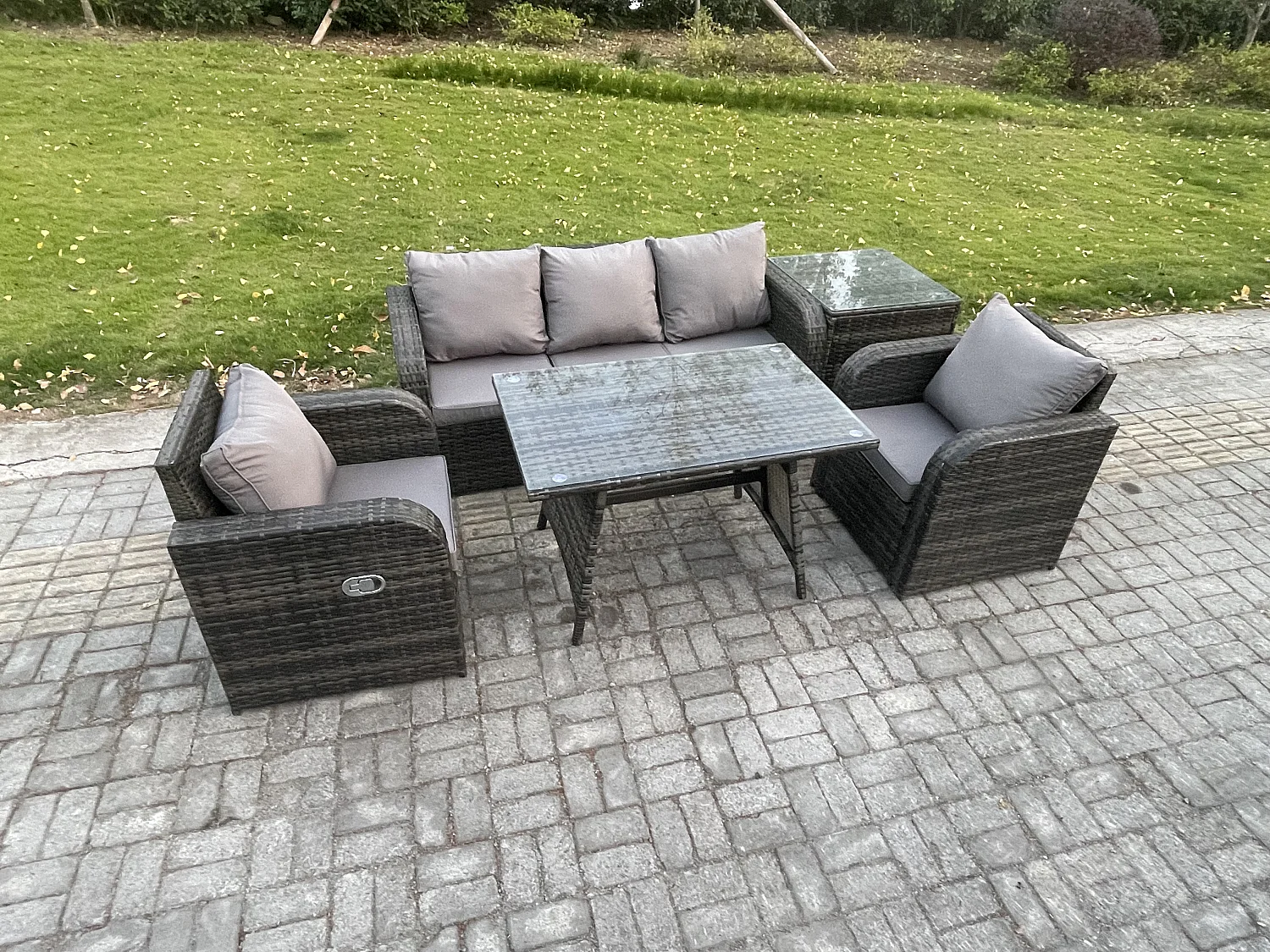 Hoher Rücken Rattan Gartenmöbel Sets mit Rechteckiger Esstisch Liegestühle 3-Sitzer Sofa Beistelltisch