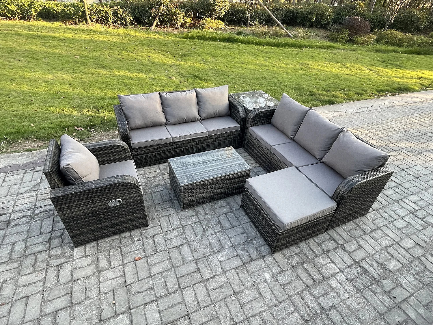 8-Sitzer Rattan Gartenmöbel Sofa Set Tisch & Stühle Set mit 3-Sitzer Sofa Liegestühle 3-Sitzer Sofa 2 Großer Hockern Beistelltisch Dunkelgrau Gemischt