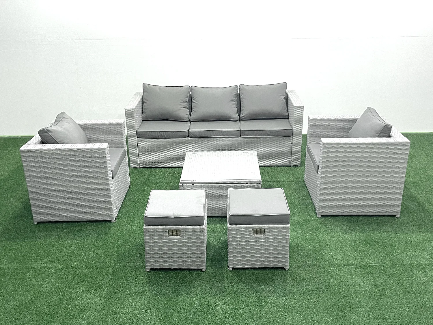 7-Sitzer Polyrattan Gartenmöbel Set mit 3-Sitzer Sofa 2 Sesseln Quadratischer Couchtisch 2 kleine Fußhockern Hellgrau gemischt