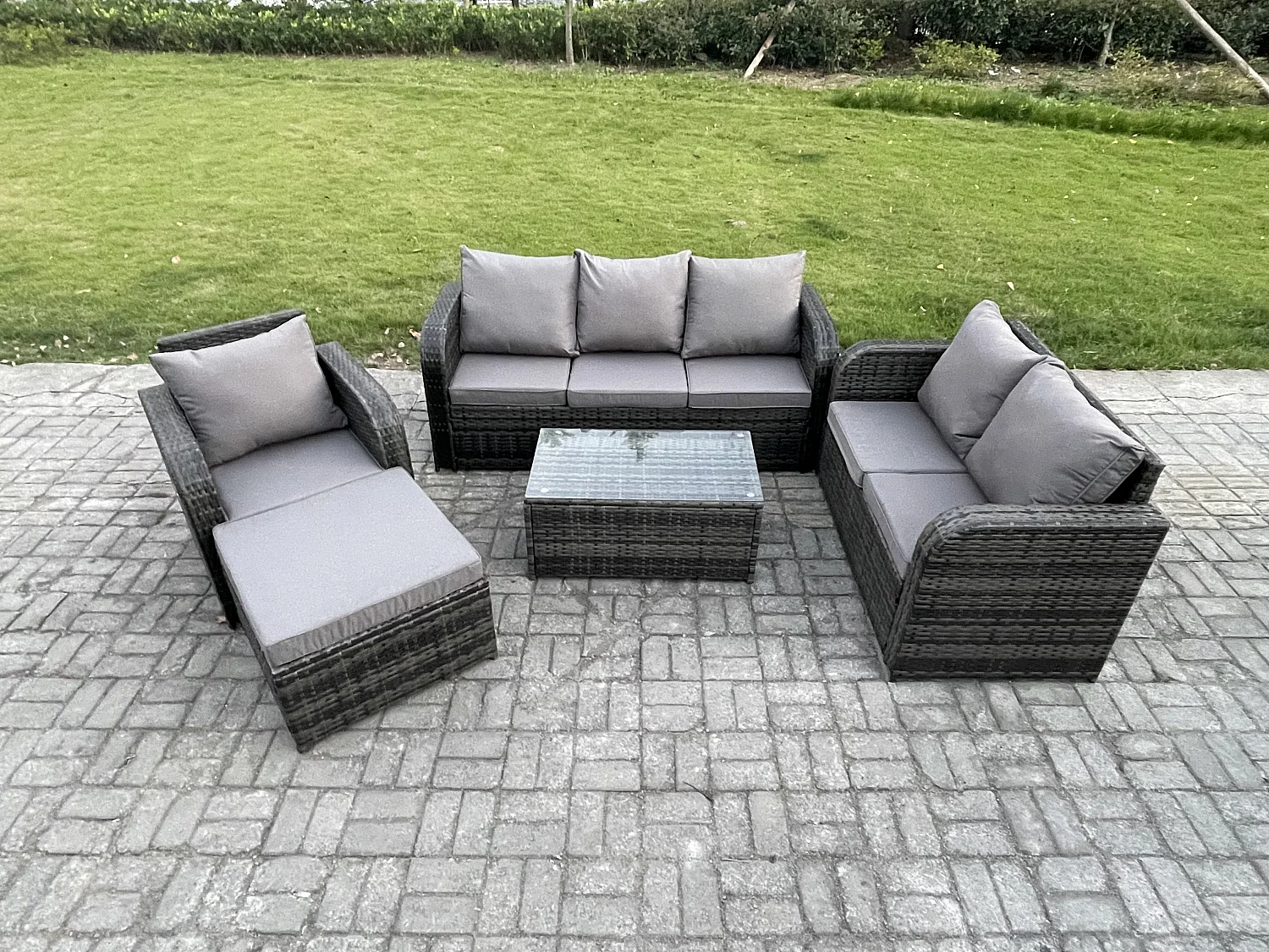 Rattan Gartenmöbel Set im Balkon 7-Sitzer Garten Sofa Set mit Rechteckiger Couchtisch Liegestühle Loveseat Sofa 3-Sitzer Sofa 2 Großer Hockern