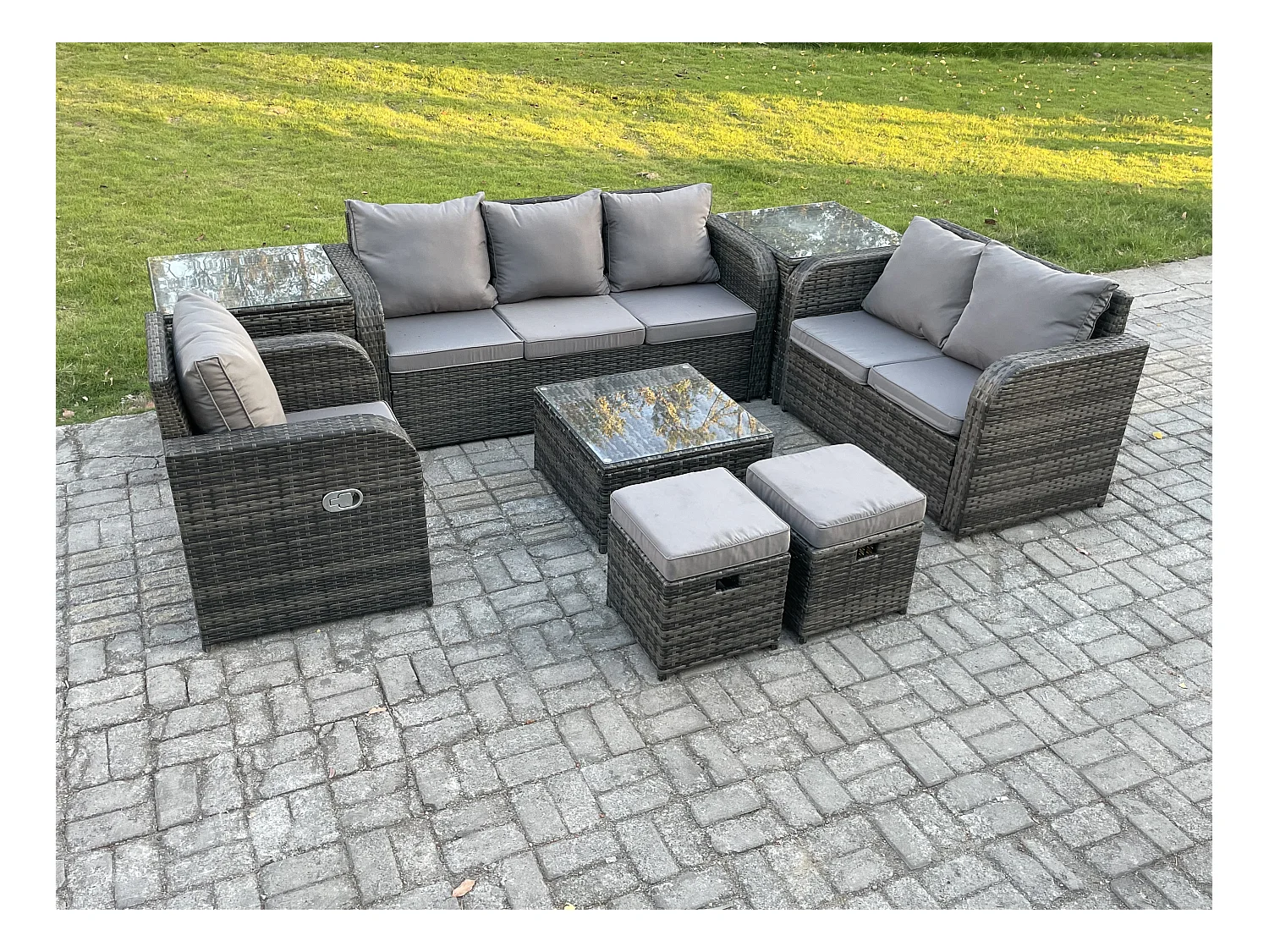 Rattan-Gartenmöbel 8-Sitzer Set Patio Tisch Sofa Stuhl Set mit Graue Kissen 2 Beistelltischen 2 kleine Fußhockern