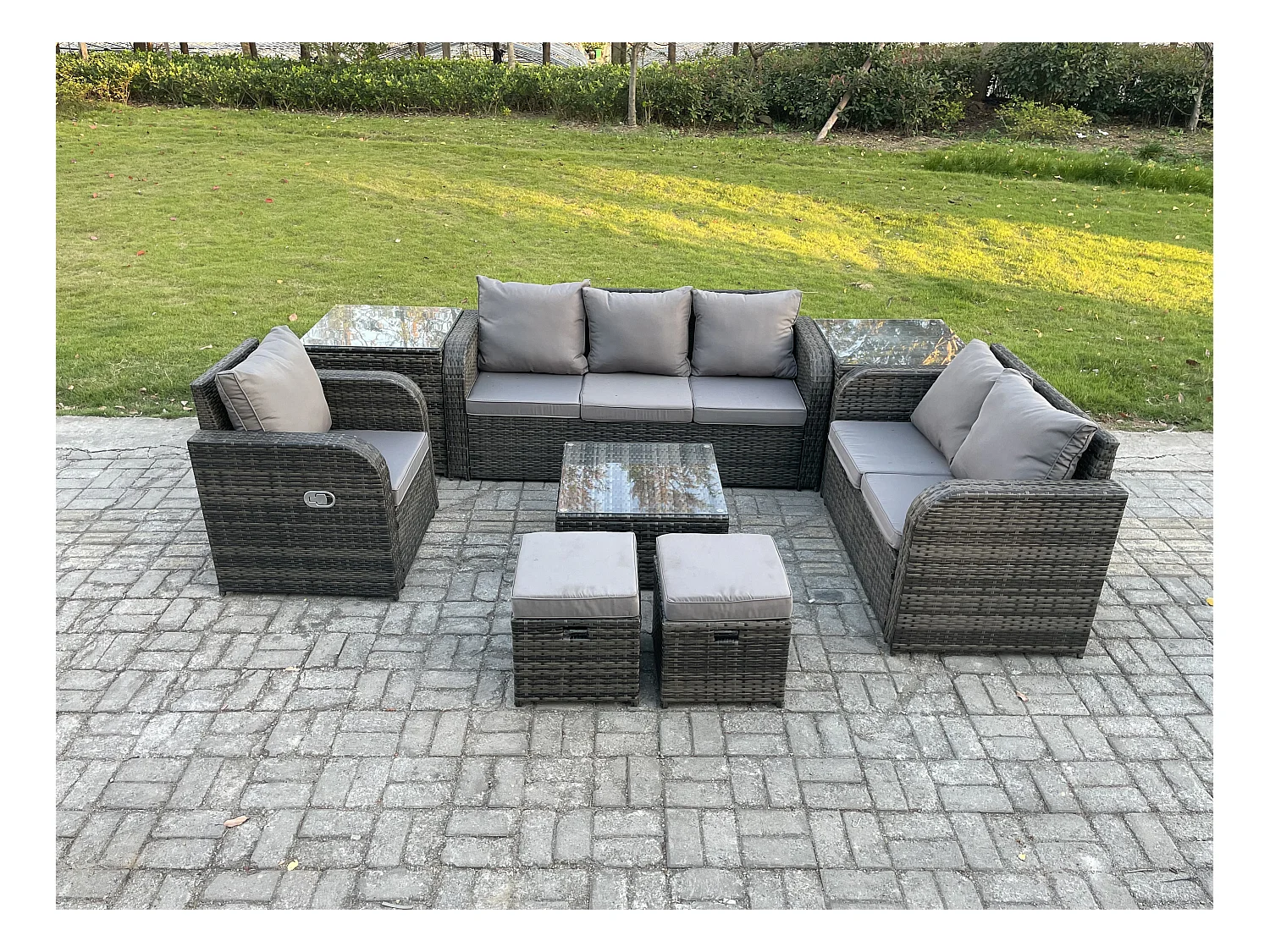 Rattan-Gartenmöbel 8-Sitzer Set Patio Tisch Sofa Stuhl Set mit Graue Kissen 2 Beistelltischen 2 kleine Fußhockern