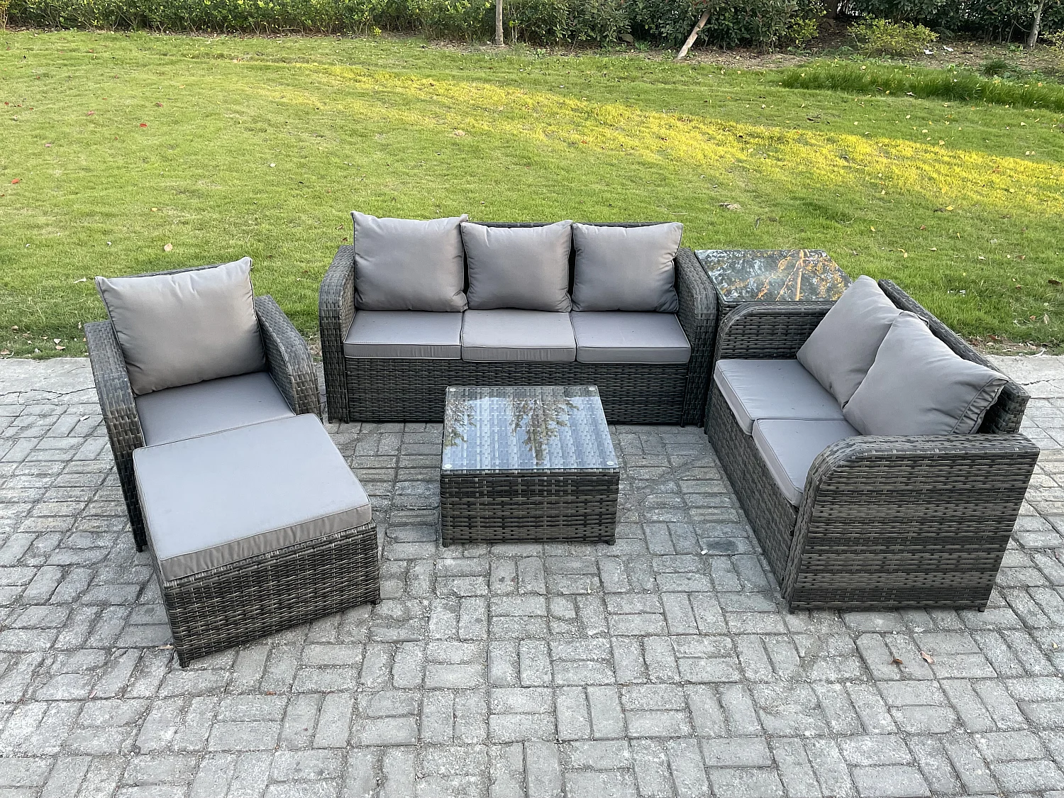 Rattan-Gartenmöbel 6 Stück Terrassenset mit Tisch und Sofa Quadratischer Couchtisch Liegestühle Loveseat sofa 2 Großer Hockern Beistelltisch