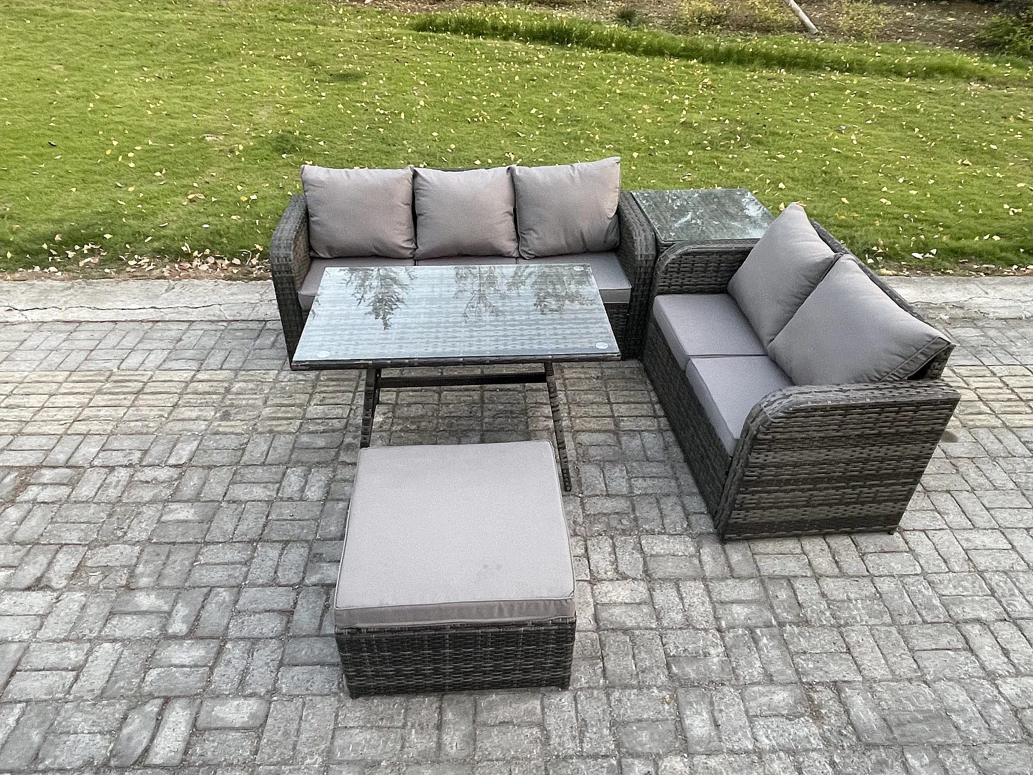 Hoher Rücken Polyrattan Sofa Set Gartenmöbel Esstisch Set Love Sofa 3-Sitzer Sofa 2 Großer Hockern Beistelltisch