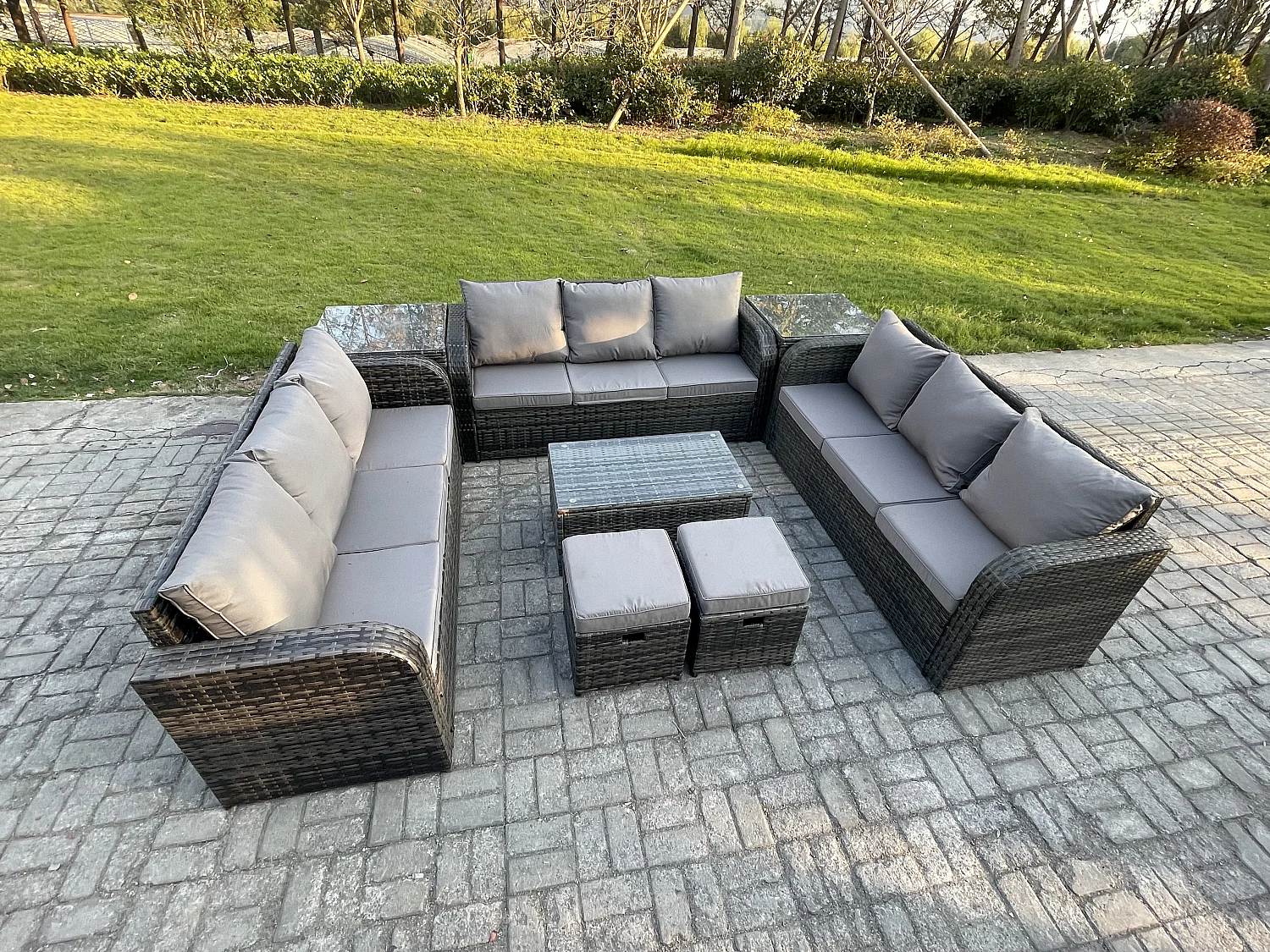 Rattan Lounge Sofa Set 11-Sitzer Gartenmöbel-Set mit Rechteckiger Couchtisch 3-Sitzer Sofa 2 Beistelltischen 2 kleine Fußhockern Dunkelgrau Gemischt
