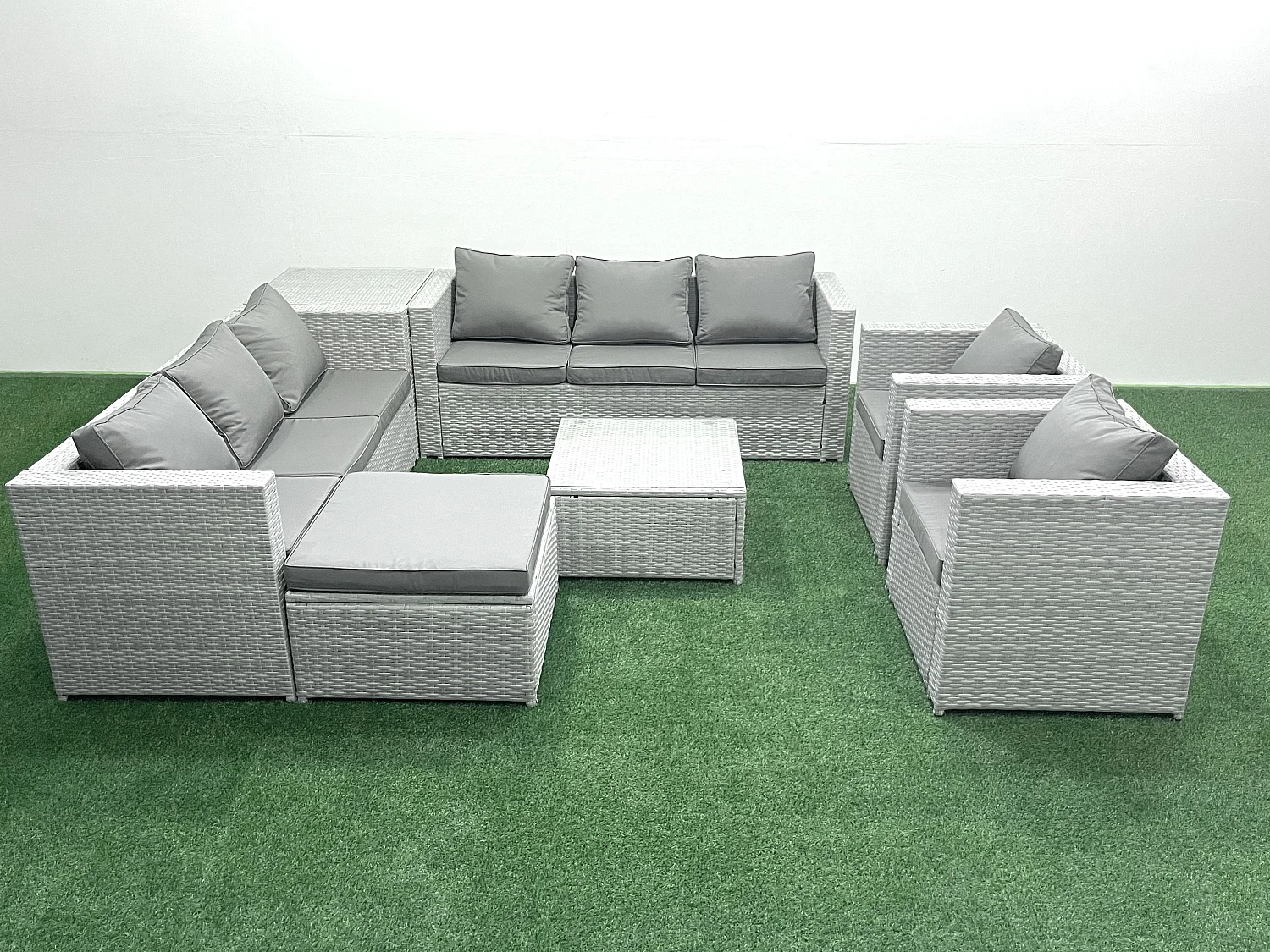 Rattan Sofa Gartenmöbel Set mit 2 Sesseln Quadratischer Couchtisch 2 Großer Hockern Beistelltisch Hellgrau gemischt