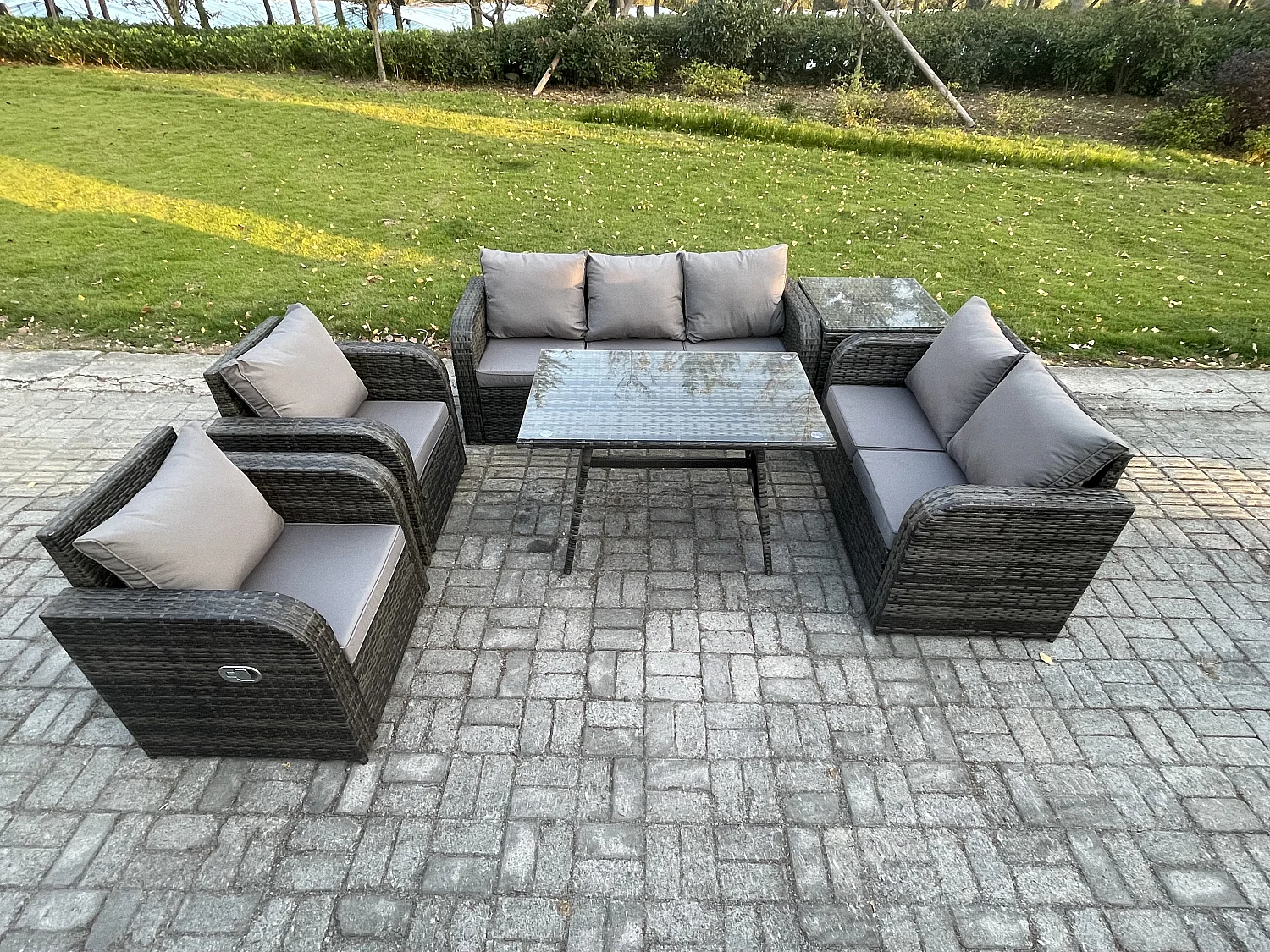 7 places Dossier haut Ensemble de meubles de jardin en rotin avec Table à manger Chaise inclinable Canapé 3 places Canapé d'amour Table d'appoint