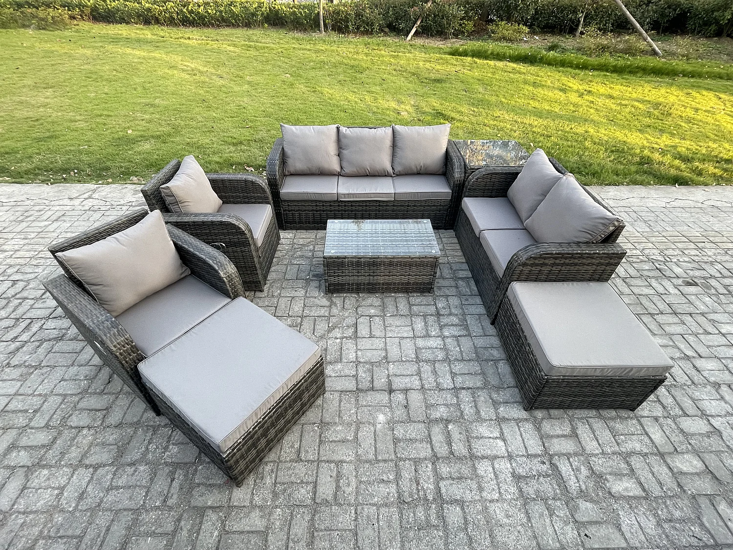 Rattan Gartenmöbel Set im Balkon 9-Sitzer Garten Sofa Set mit Rechteckiger Couchtisch Liegestühle Loveseat Sofa 2 Beistelltischen 2 hohen Hockern