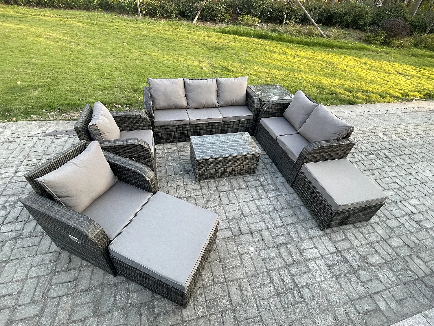 Rattan Gartenmöbel Set im Balkon 9-Sitzer Garten Sofa Set mit Rechteckiger Couchtisch Liegestühle Loveseat Sofa 2 Beistelltischen 2 hohen Hockern
