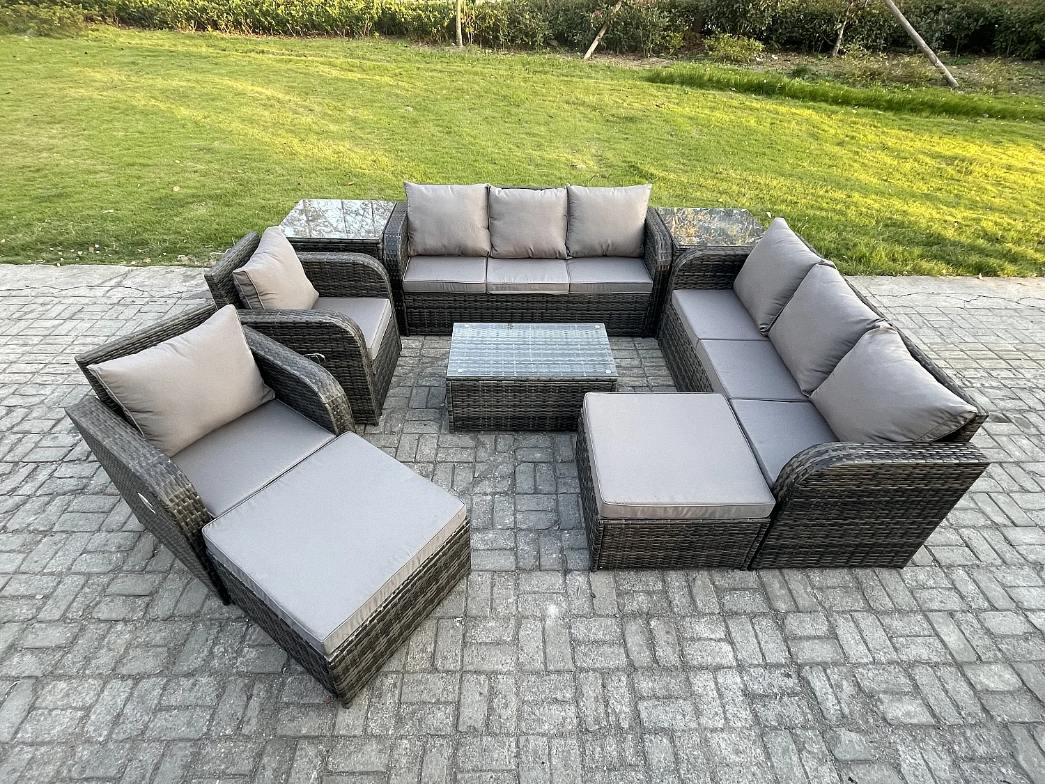10-Sitzer Rattan Gartenmöbel Sofa Set Tisch & Stühle Set mit 3-Sitzer Sofa Liegestühle 2 hohen Hockern 3-Sitzer Sofa 2 Beistelltischen Dunkelgrau Gemischt