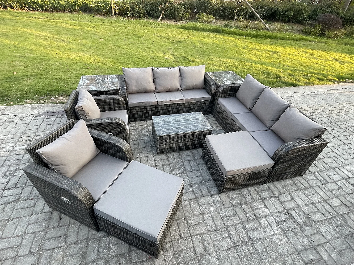 10-Sitzer Rattan Gartenmöbel Sofa Set Tisch & Stühle Set mit 3-Sitzer Sofa Liegestühle 2 hohen Hockern 3-Sitzer Sofa 2 Beistelltischen Dunkelgrau Gemischt