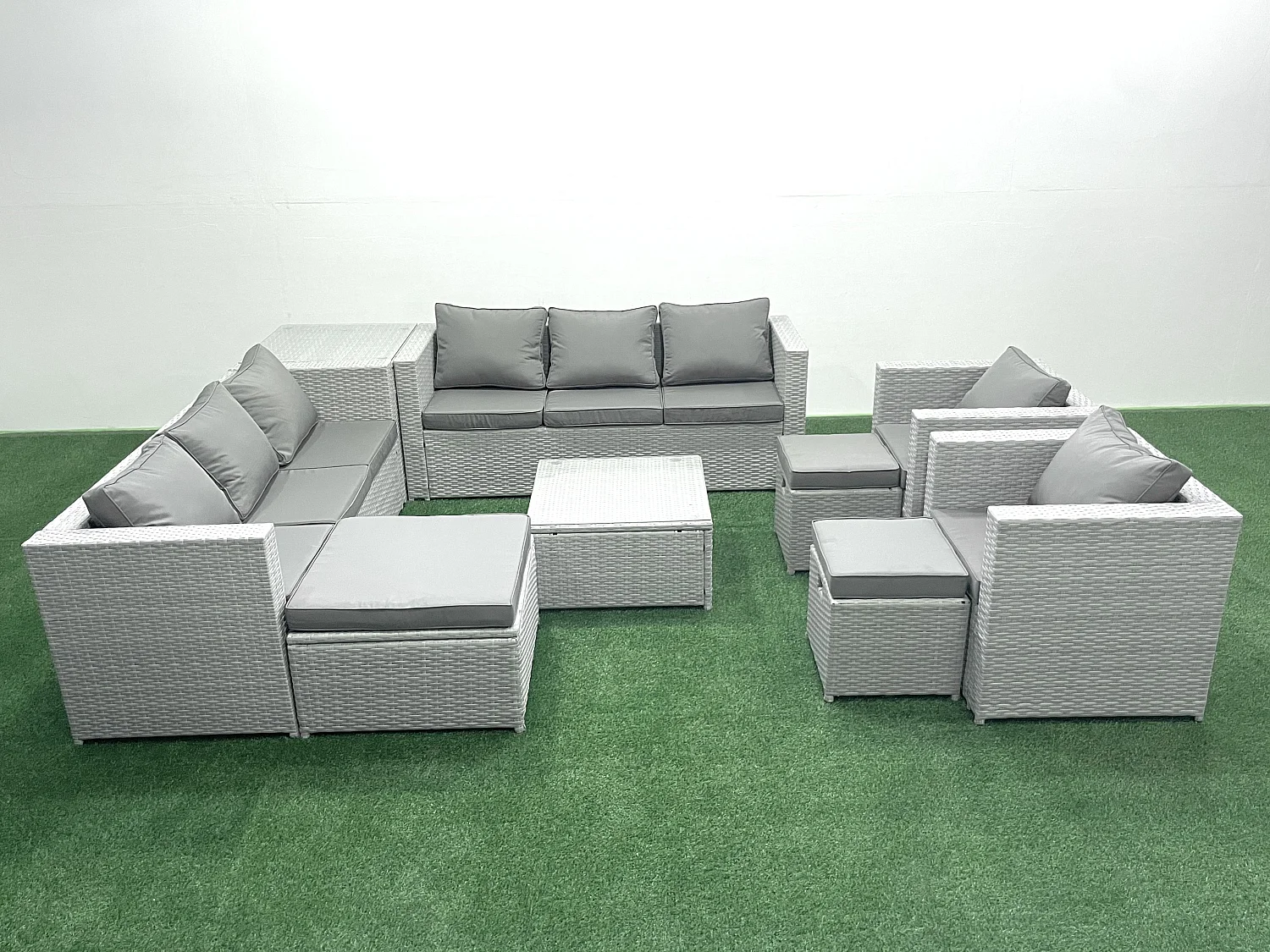 Rattan Sofa Gartenmöbel Set mit 2 Sesseln Quadratischer Couchtisch 3 Hockern Beistelltisch Hellgrau gemischt