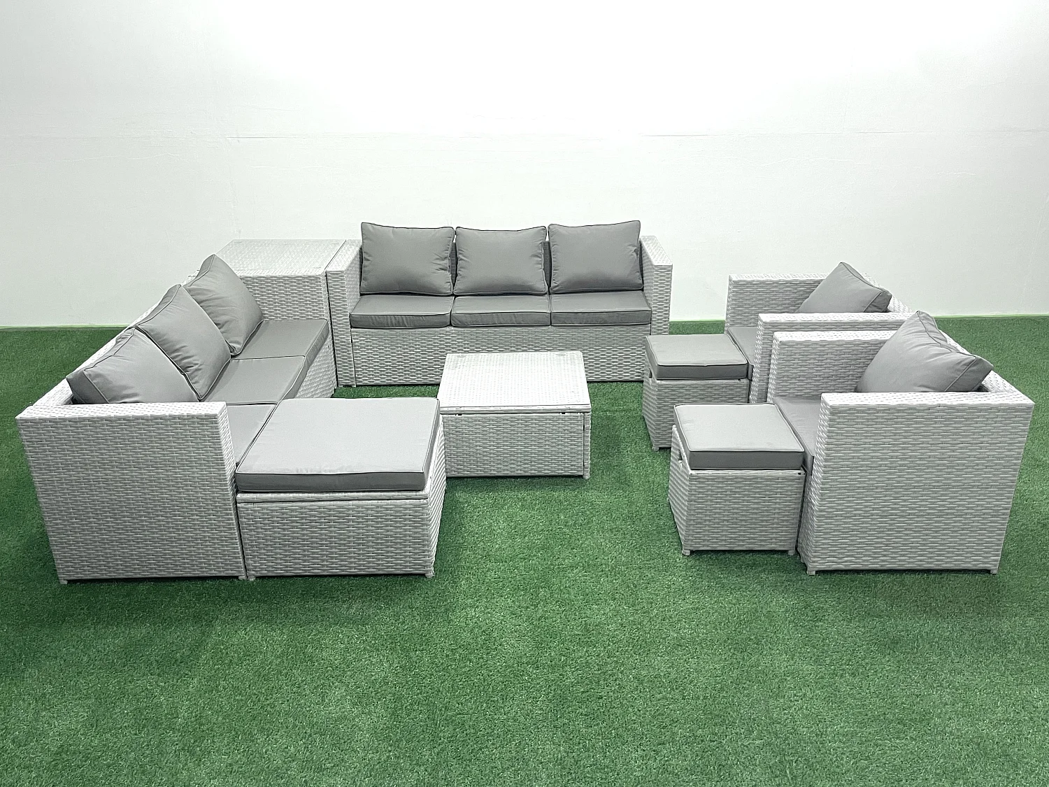 Rattan Sofa Gartenmöbel Set mit 2 Sesseln Quadratischer Couchtisch 3 Hockern Beistelltisch Hellgrau gemischt