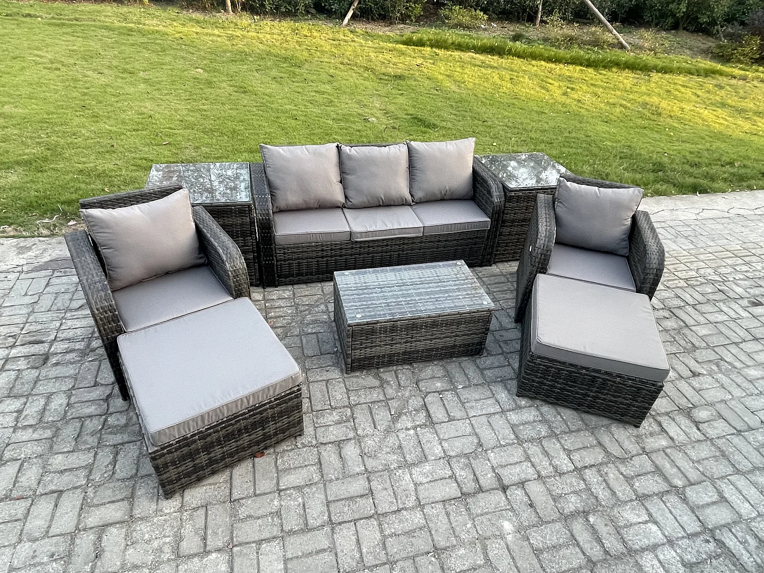 Salon de jardin avec Table basse rectangulaire 2 Grand tabourets Canapé 3 places 2 Tables d'appoint Gris foncé mixte