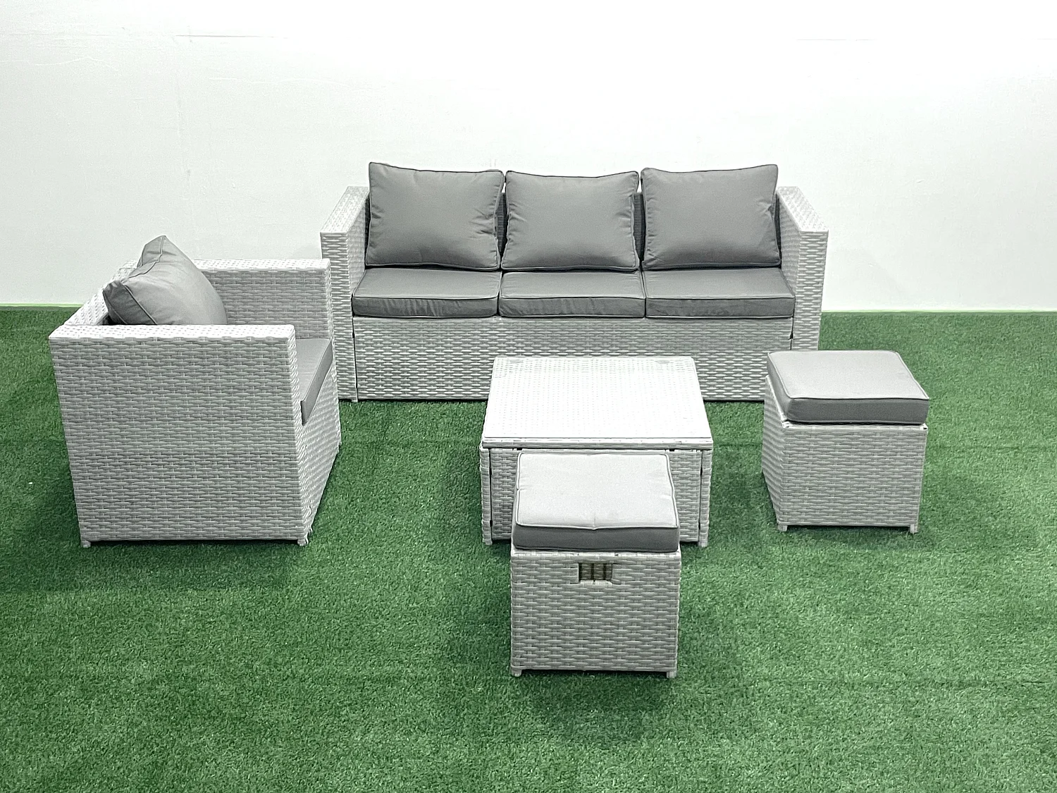 6-Sitzer Polyrattan Gartenmöbel Set mit 3-Sitzer Sofa Sessel Quadratischer Couchtisch 2 Großer Hockern Hellgrau gemischt