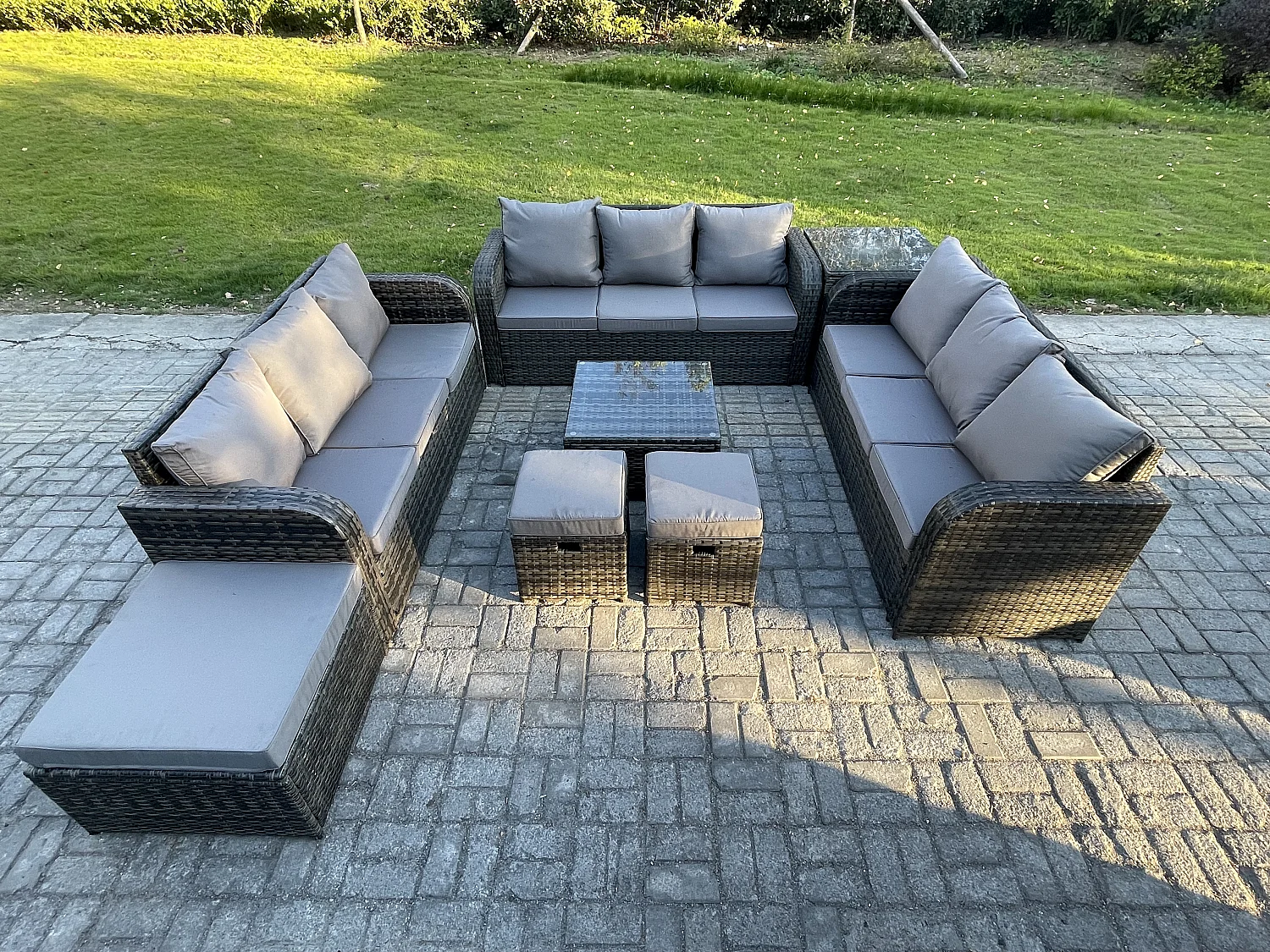 12 places Ensembles de meubles de jardin avec Table basse carrée Canapé 3 places 3 Tabourets Table d'appoint Gris foncé mixte