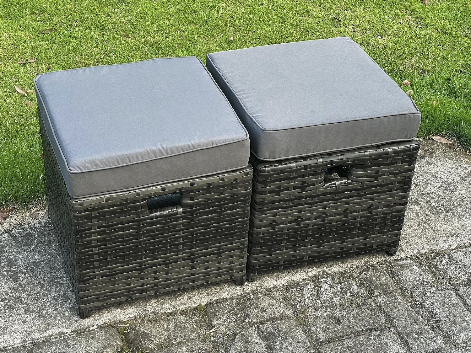 Garten Sofa im Freien Set Polyrattan Gartenmöbel Set mit Rechteckiger Esstisch 2 Seat Sofa 2 kleine Fußhockern 2 Beistelltischen Dunkelgrau Gemischt