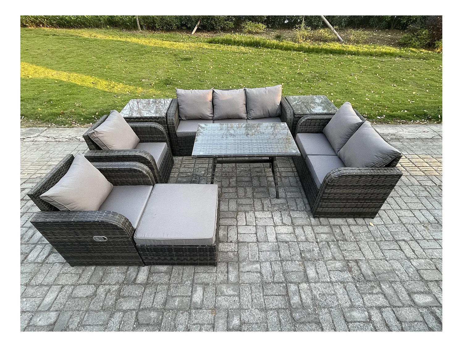 8-Sitzer Hoher Rücken Polyrattan Sofa Set Gartenmöbel Esstisch Set mit Liegestühle 3-Sitzer Sofa Love Sofa 2 Beistelltischen 2 Großer Hockern