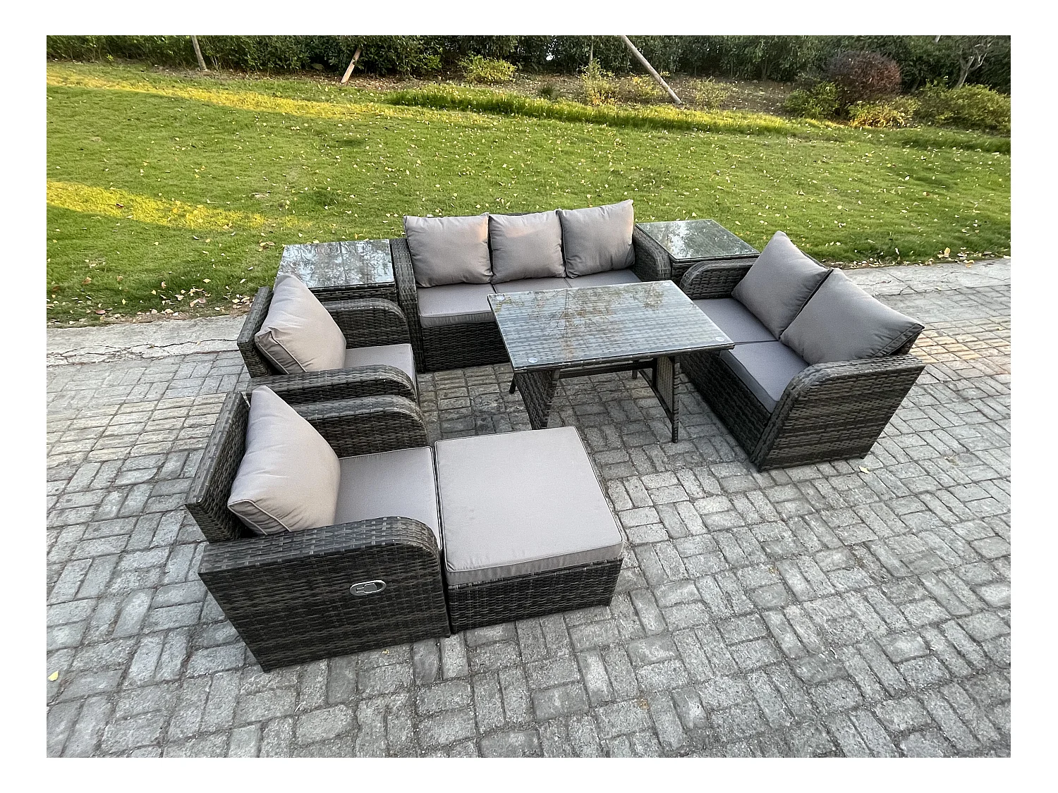 8-Sitzer Hoher Rücken Polyrattan Sofa Set Gartenmöbel Esstisch Set mit Liegestühle 3-Sitzer Sofa Love Sofa 2 Beistelltischen 2 Großer Hockern