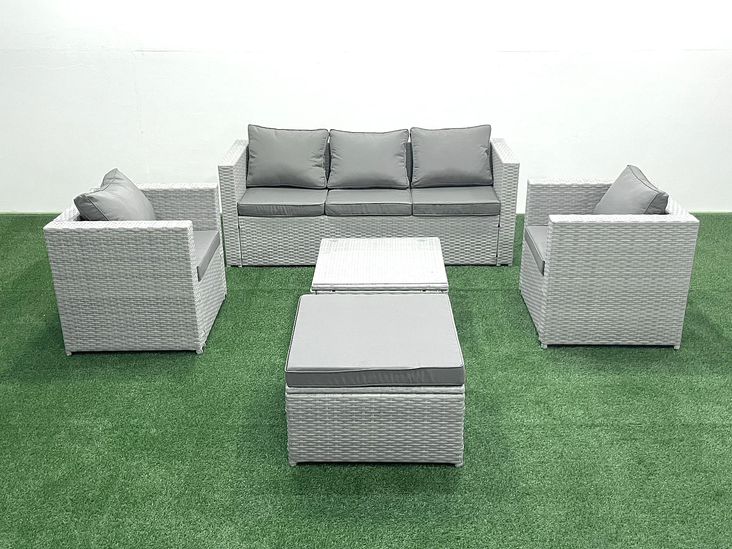 6-Sitzer Polyrattan Gartenmöbel Set mit 3-Sitzer Sofa 2 Sesseln Quadratischer Couchtisch 2 Großer Hockern Hellgrau gemischt