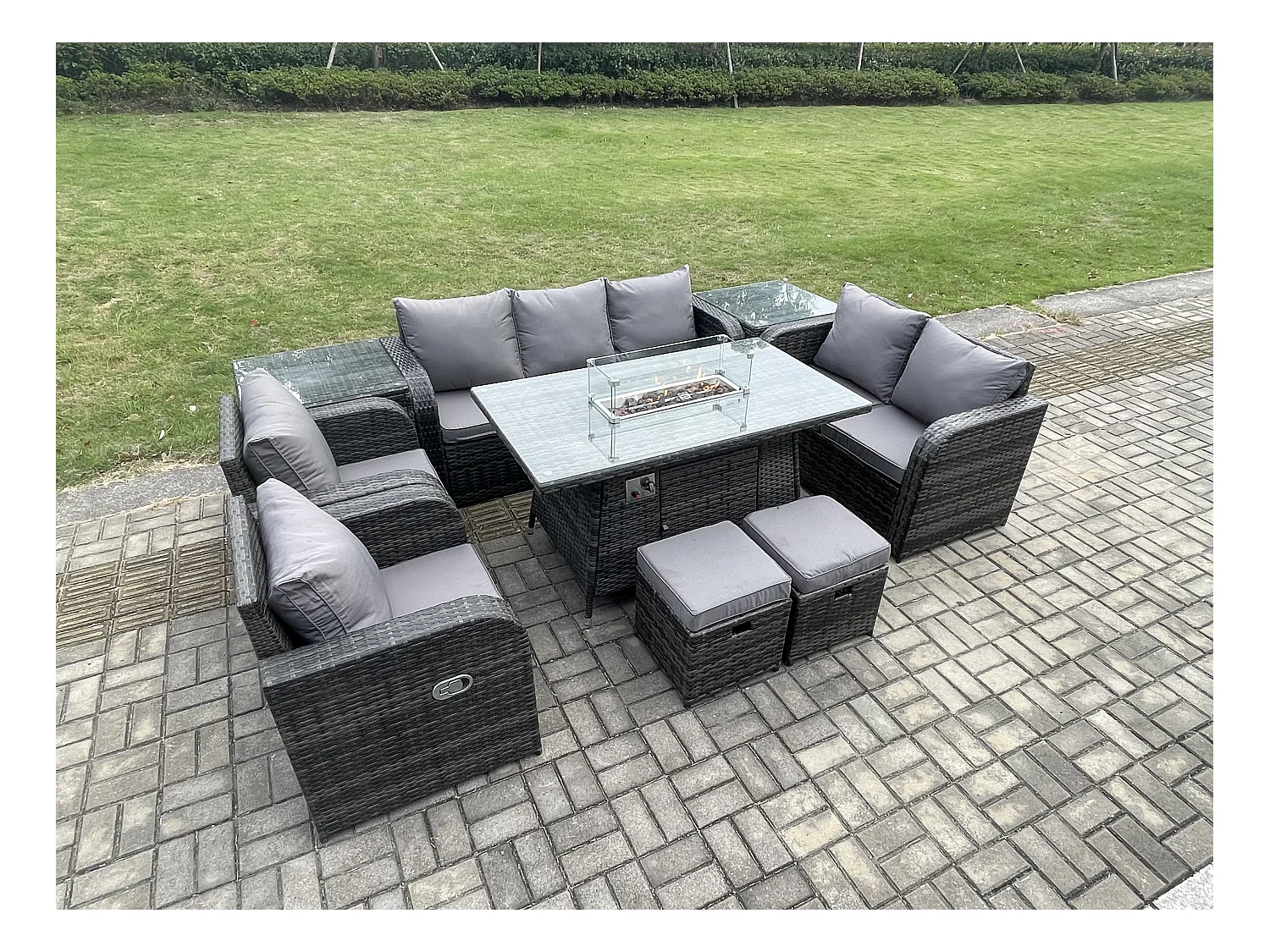 9-Sitzer Polyrattan Gartenmöbelset Gasfeuerstelle Esstisch und Sofa Sessel set mit 2 Beistelltischen 2 kleine Fußhockern