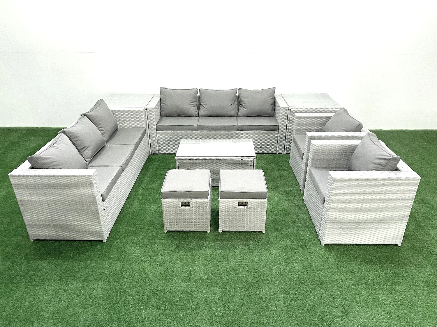 Rattan Sofa Gartenmöbel Set mit 2 Sesseln Rechteckiger Couchtisch 2 kleine Fußhockern 2 Beistelltischen Hellgrau gemischt