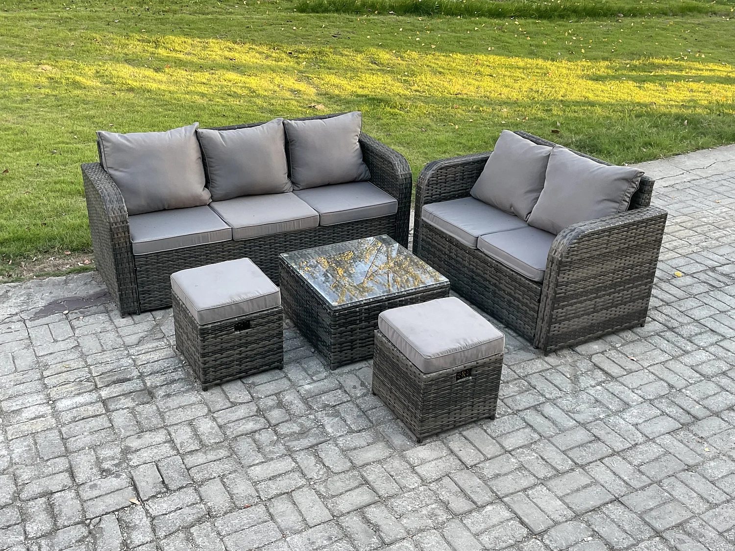 Polyrattan Gartenmöbel Sets 7-Sitzer Garten Sofa im Freien Set Quadratischer Couchtisch 2 kleine Fußhockern
