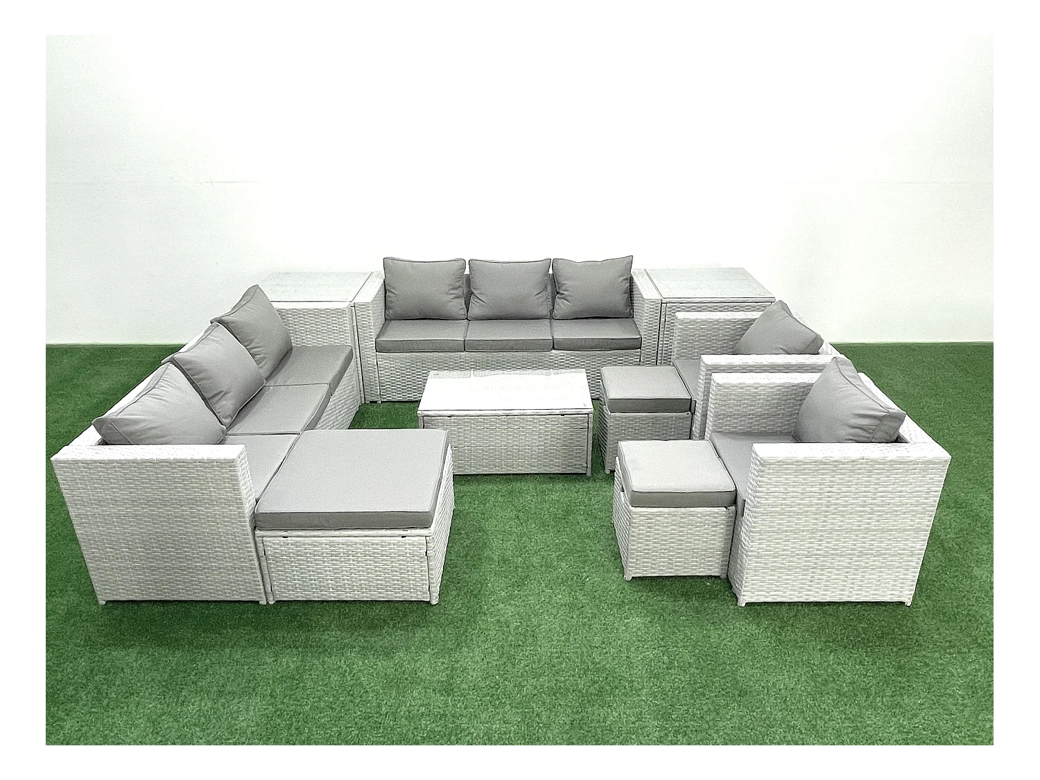 Rattan Sofa Gartenmöbel Set mit 2 Sesseln Rechteckiger Couchtisch 3 Hockern 2 Beistelltischen Hellgrau gemischt