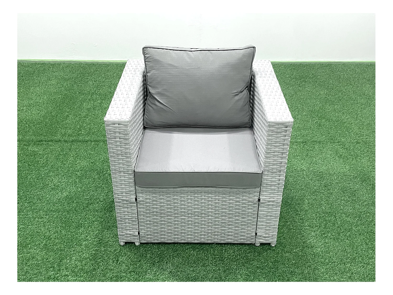 5-Sitzer Polyrattan Gartenmöbel Set mit 3-Sitzer Sofa Sessel Quadratischer Couchtisch 2 Großer Hockern Hellgrau gemischt