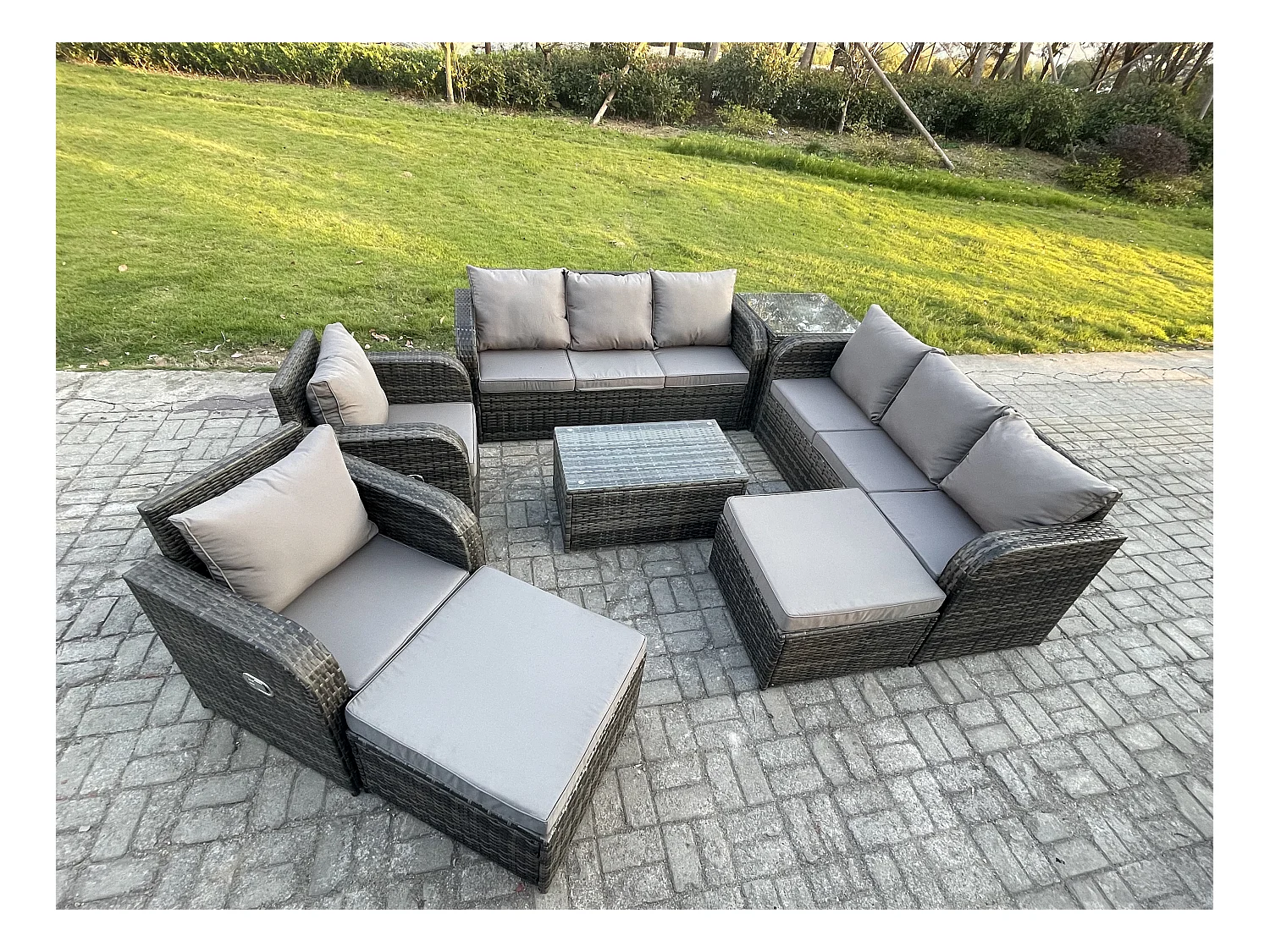 10-Sitzer Rattan Gartenmöbel Sofa Set Tisch & Stühle Set mit 3-Sitzer Sofa Liegestühle 2 hohen Hockern 3-Sitzer Sofa Beistelltisch Dunkelgrau Gemischt