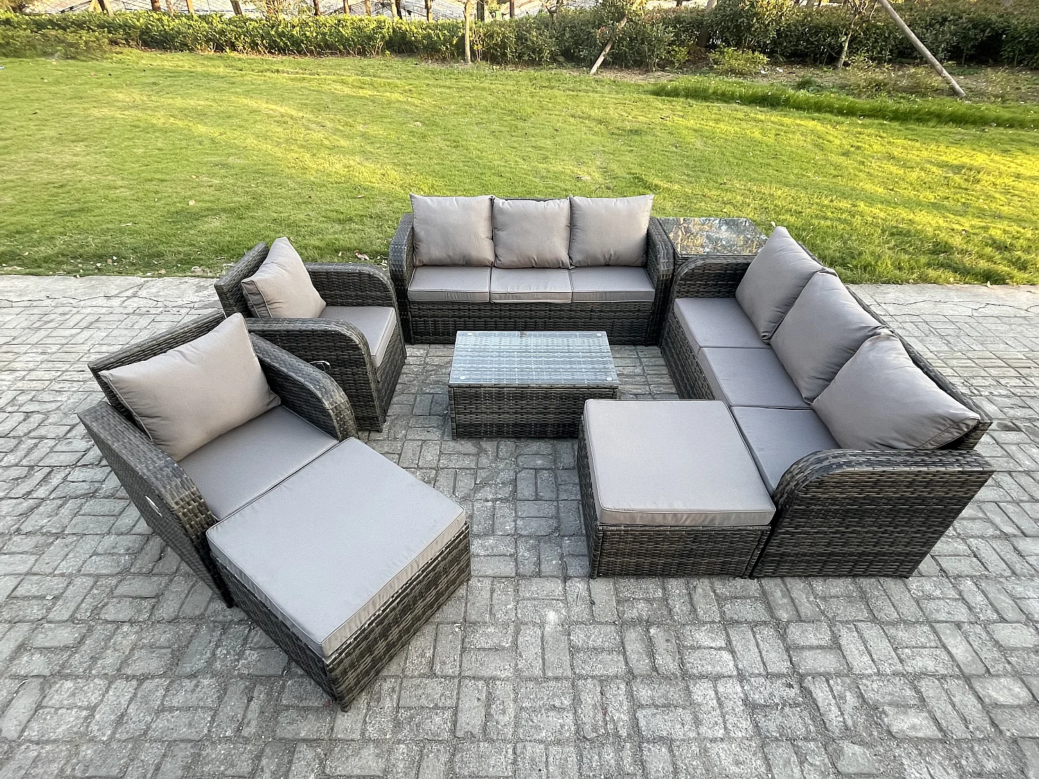 10-Sitzer Rattan Gartenmöbel Sofa Set Tisch & Stühle Set mit 3-Sitzer Sofa Liegestühle 2 hohen Hockern 3-Sitzer Sofa Beistelltisch Dunkelgrau Gemischt