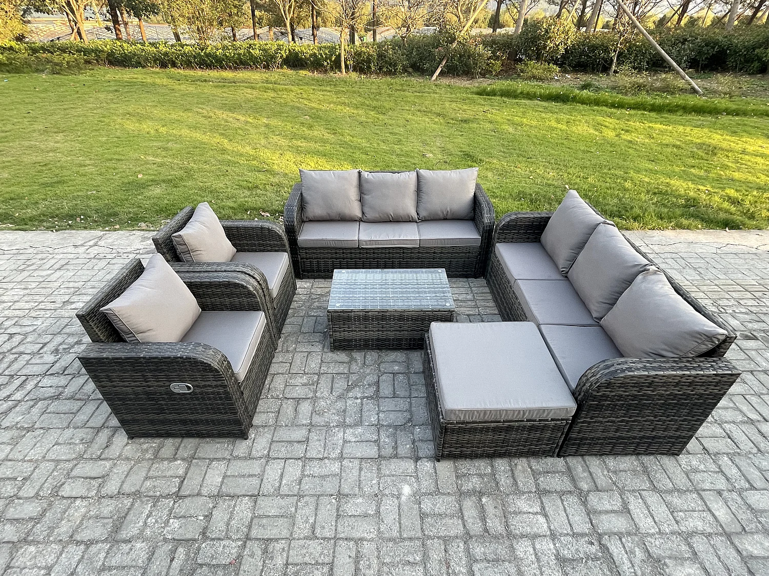 Rattan Gartenmöbel Sofa Set Tisch & Stühle Set mit 3-Sitzer Sofa Liegestühle 2 Großer Hockern Dunkelgrau Gemischt